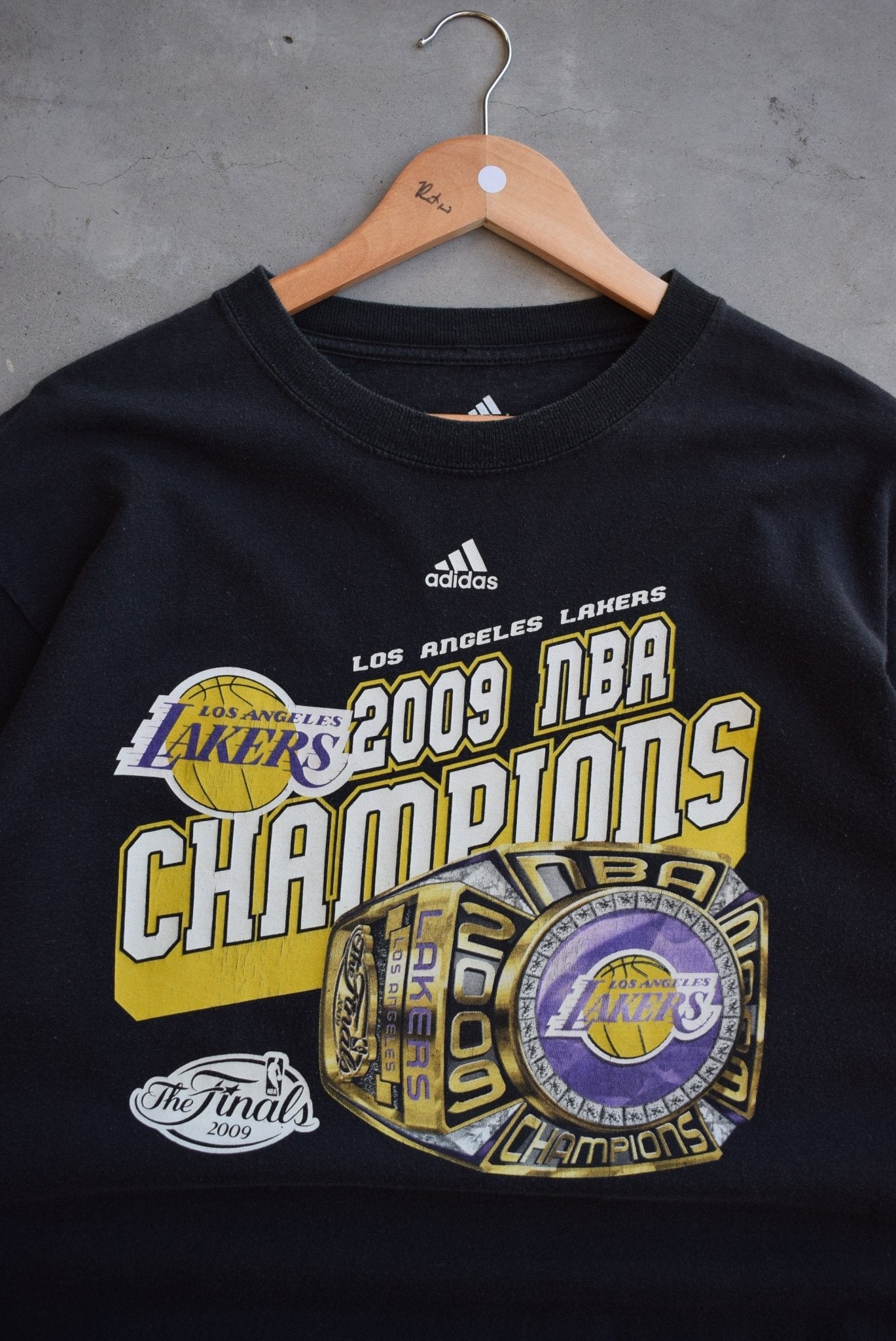 Adidas x NBA Los Angeles Lakers Champions Tee — 2009 (L) - Retrospective Store