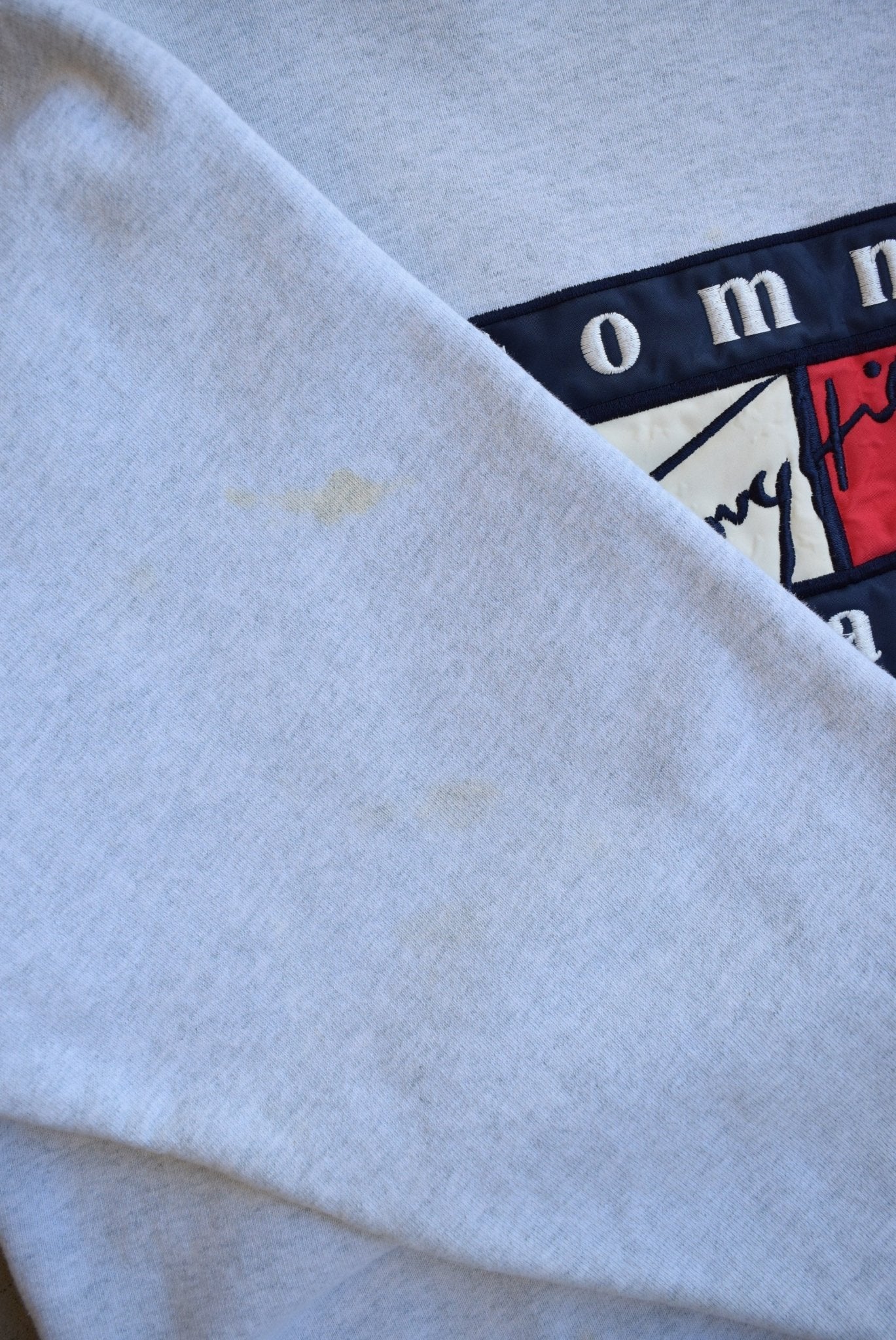 Bootleg Tommy Hilfiger Jeans Embroidered Crewneck — 1990s (M) - Retrospective Store