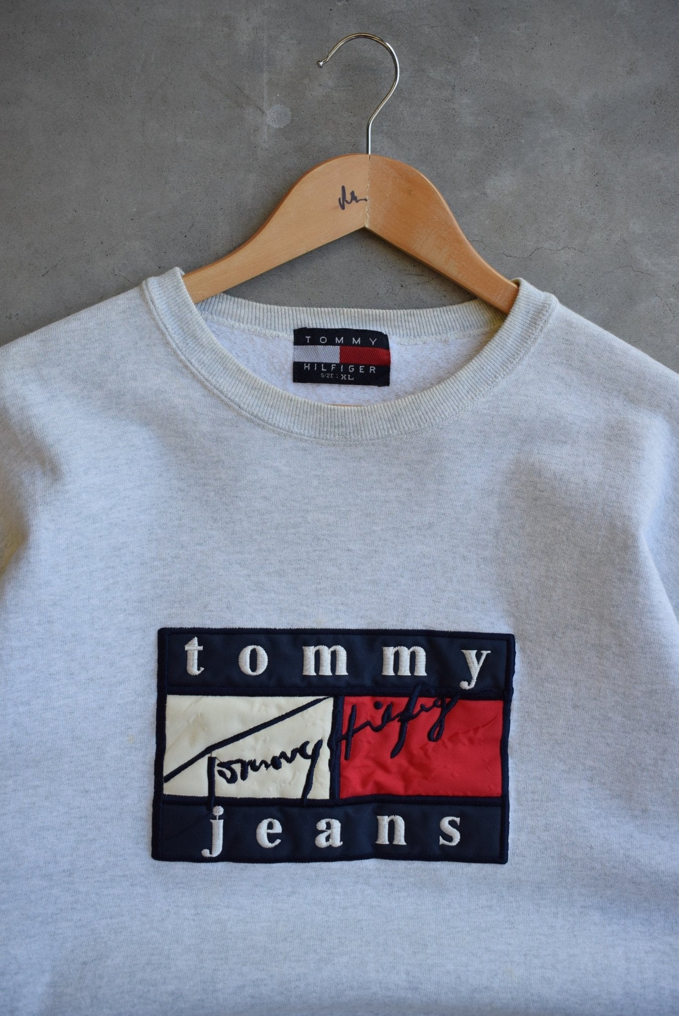 Bootleg Tommy Hilfiger Jeans Embroidered Crewneck — 1990s (M) - Retrospective Store