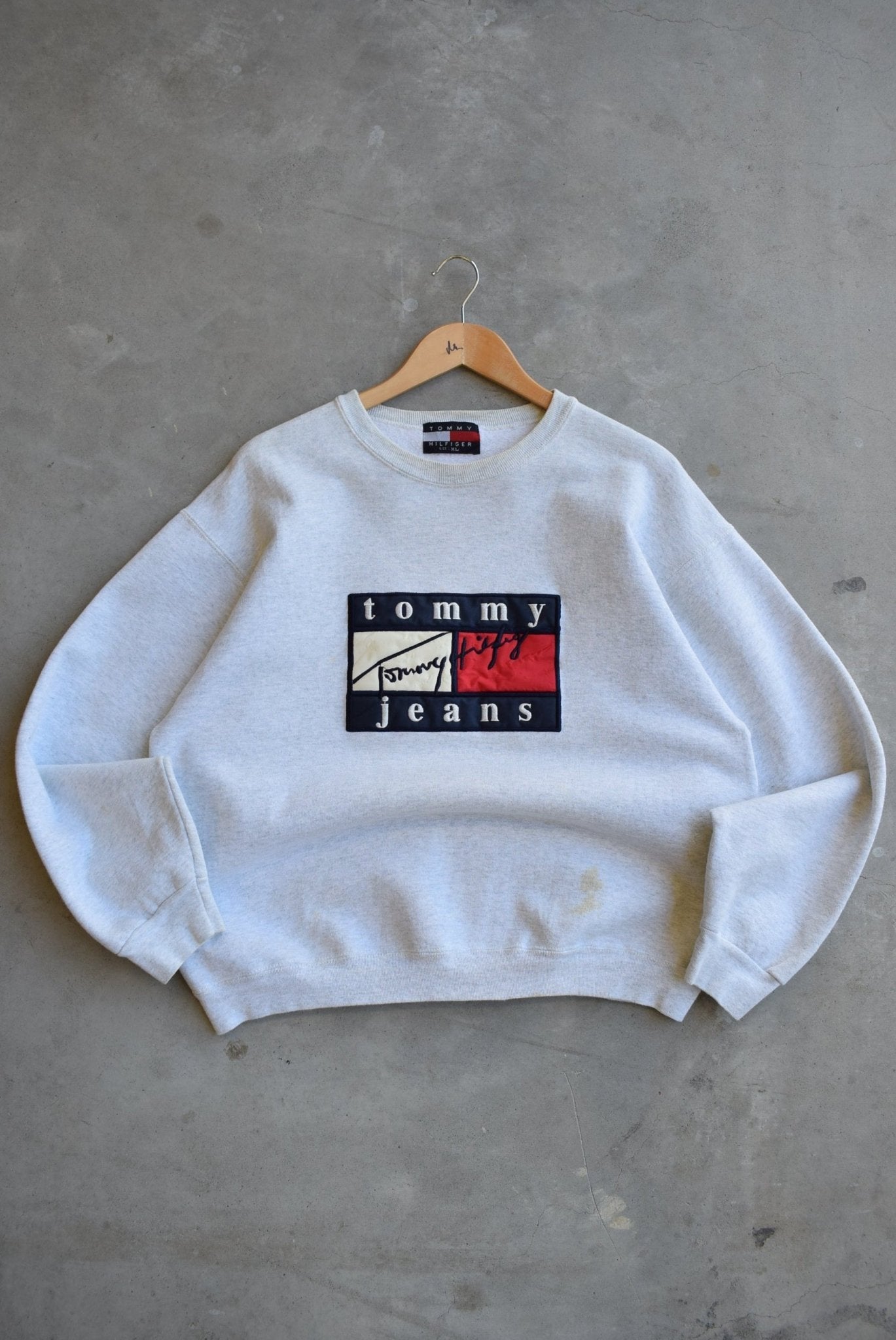 Bootleg Tommy Hilfiger Jeans Embroidered Crewneck — 1990s (M) - Retrospective Store