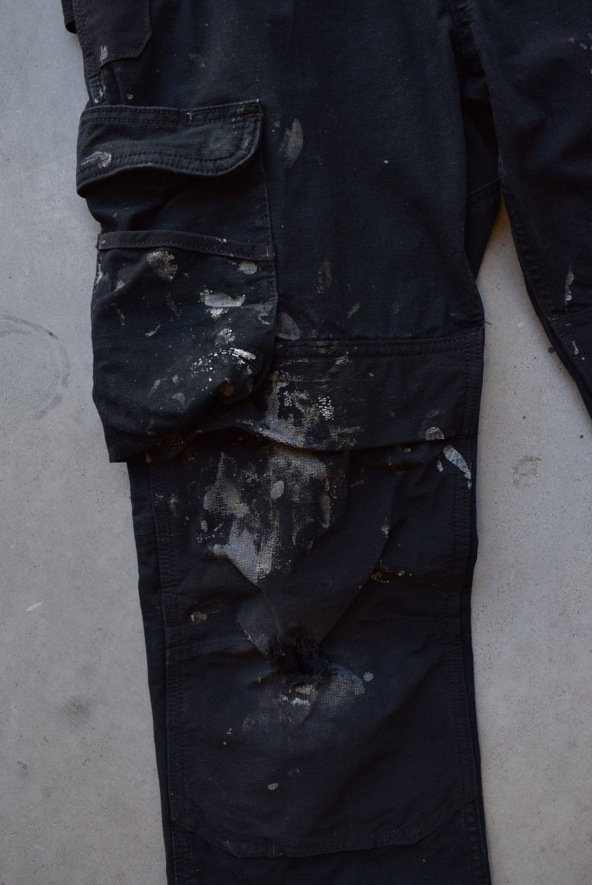 Carhartt Black Cargo Pants — 2000s (32) - Retrospective Store