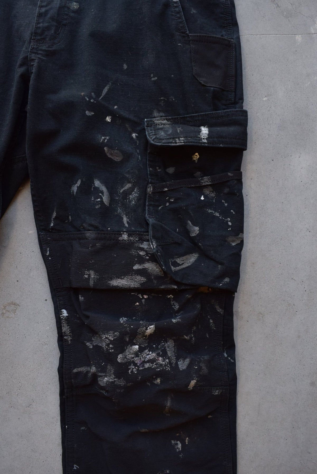 Carhartt Black Cargo Pants — 2000s (32) - Retrospective Store