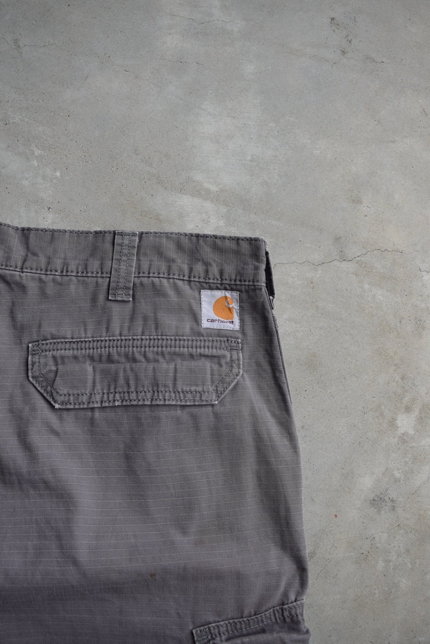 Carhartt Cargo Shorts — 2000s (38) - Retrospective Store