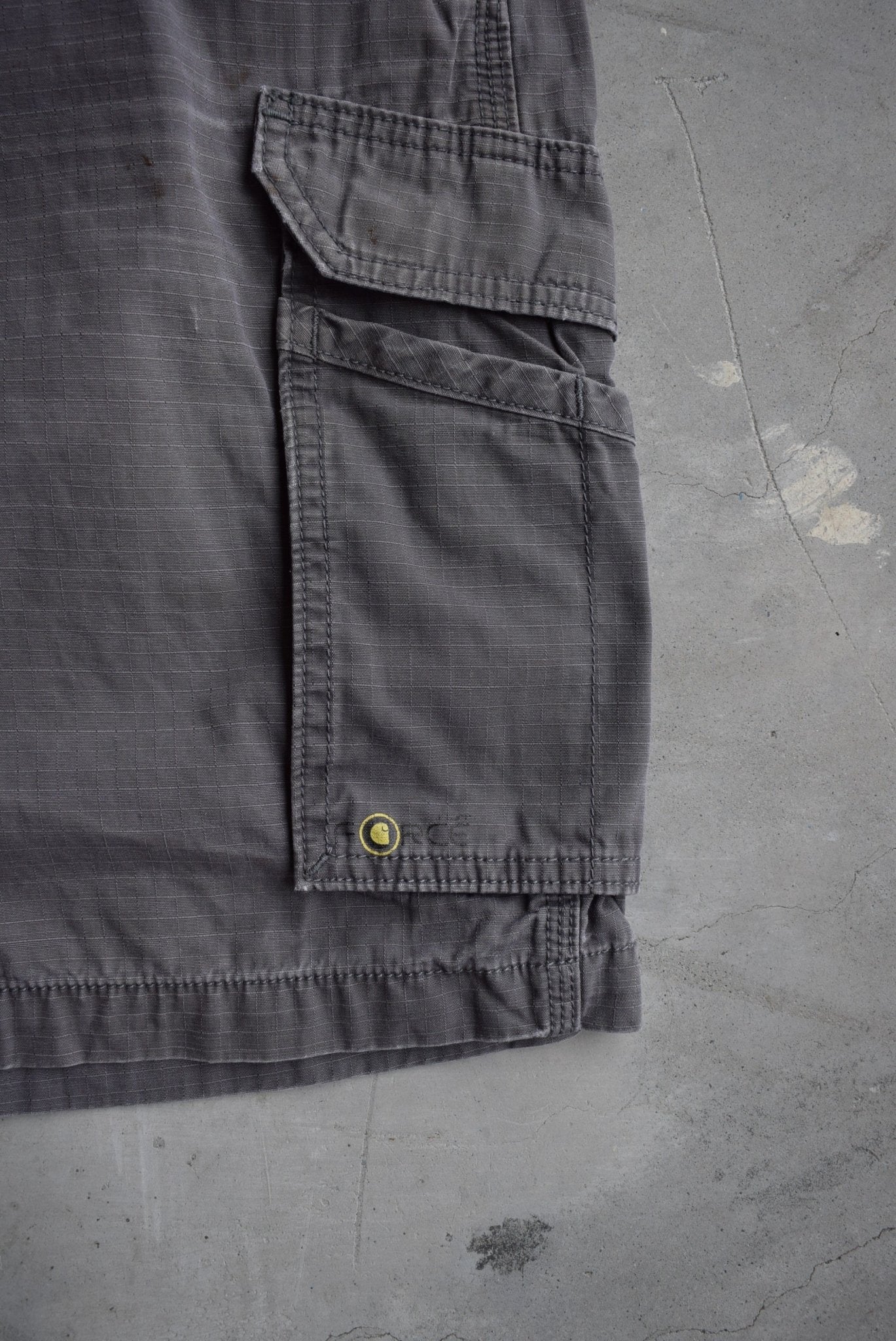 Carhartt Cargo Shorts — 2000s (38) - Retrospective Store
