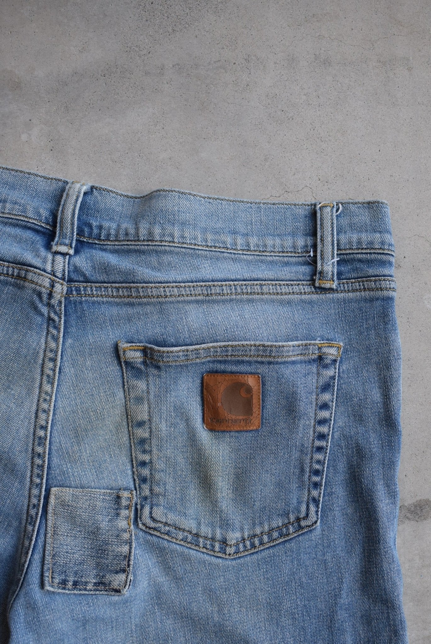 Carhartt Workwear Jeans — 2000s (33) - Retrospective Store