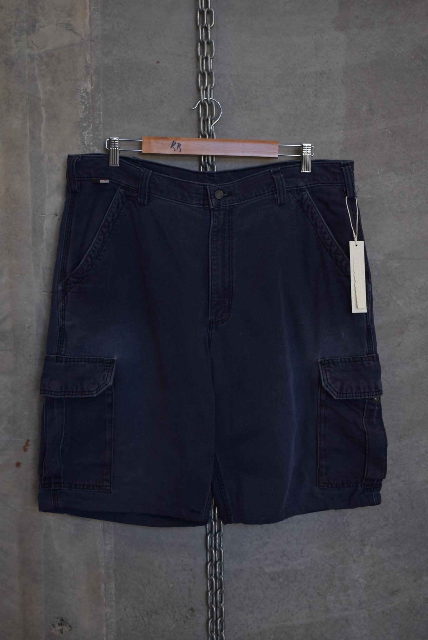 Carhartt Workwear Shorts — 2000s (38) - Retrospective Store