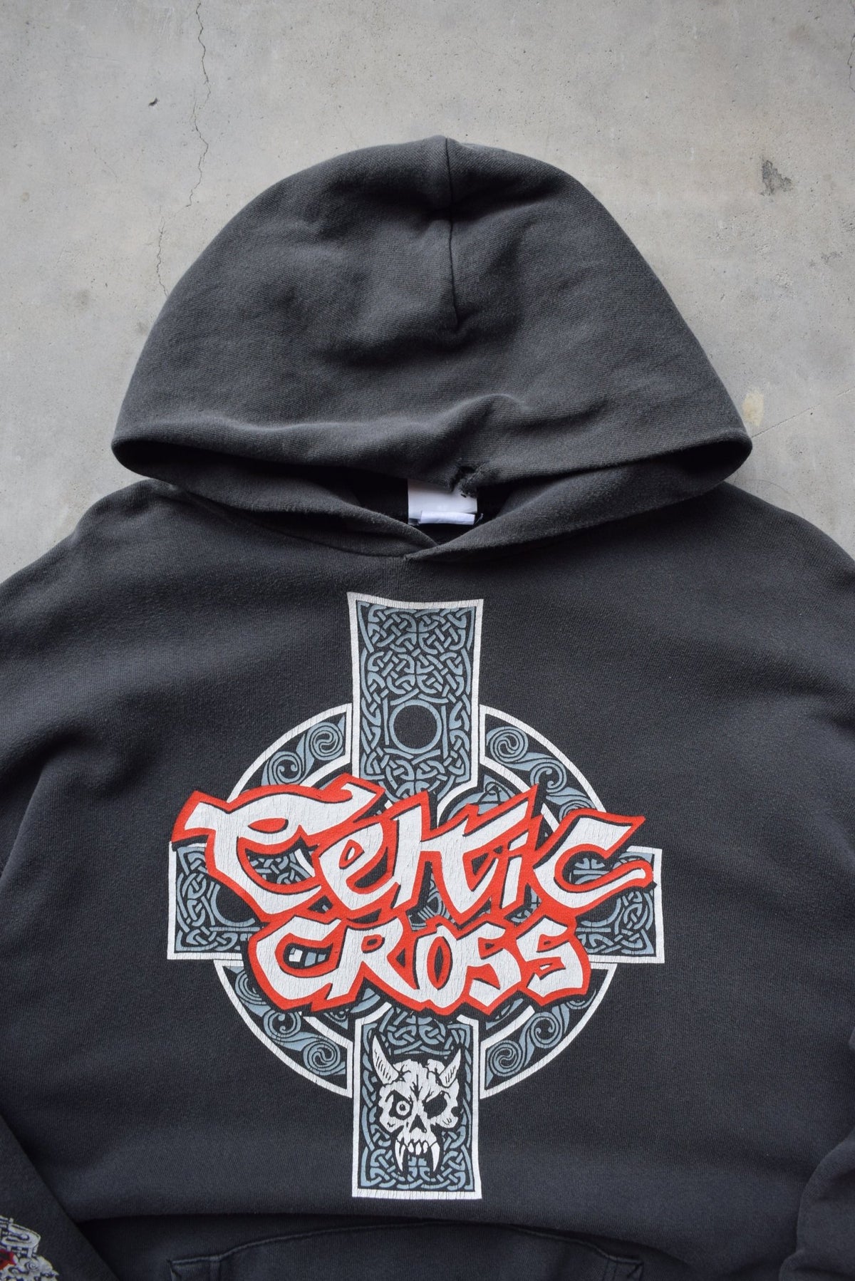 Celtic Cross Black Graphic Hoodie — 2000s (XL) - Retrospective Store