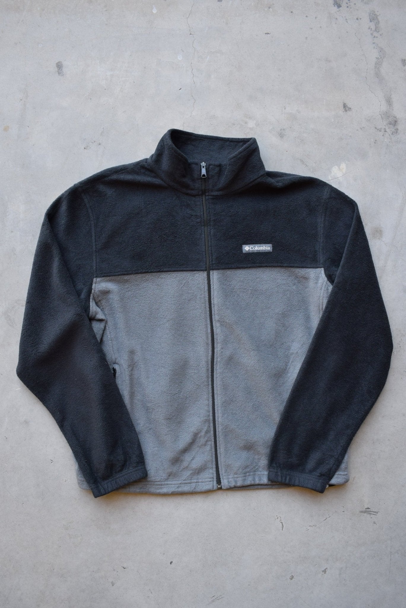 Columbia Black & Grey Embroidered Fleece Jacket — 2000s (XL) - Retrospective Store