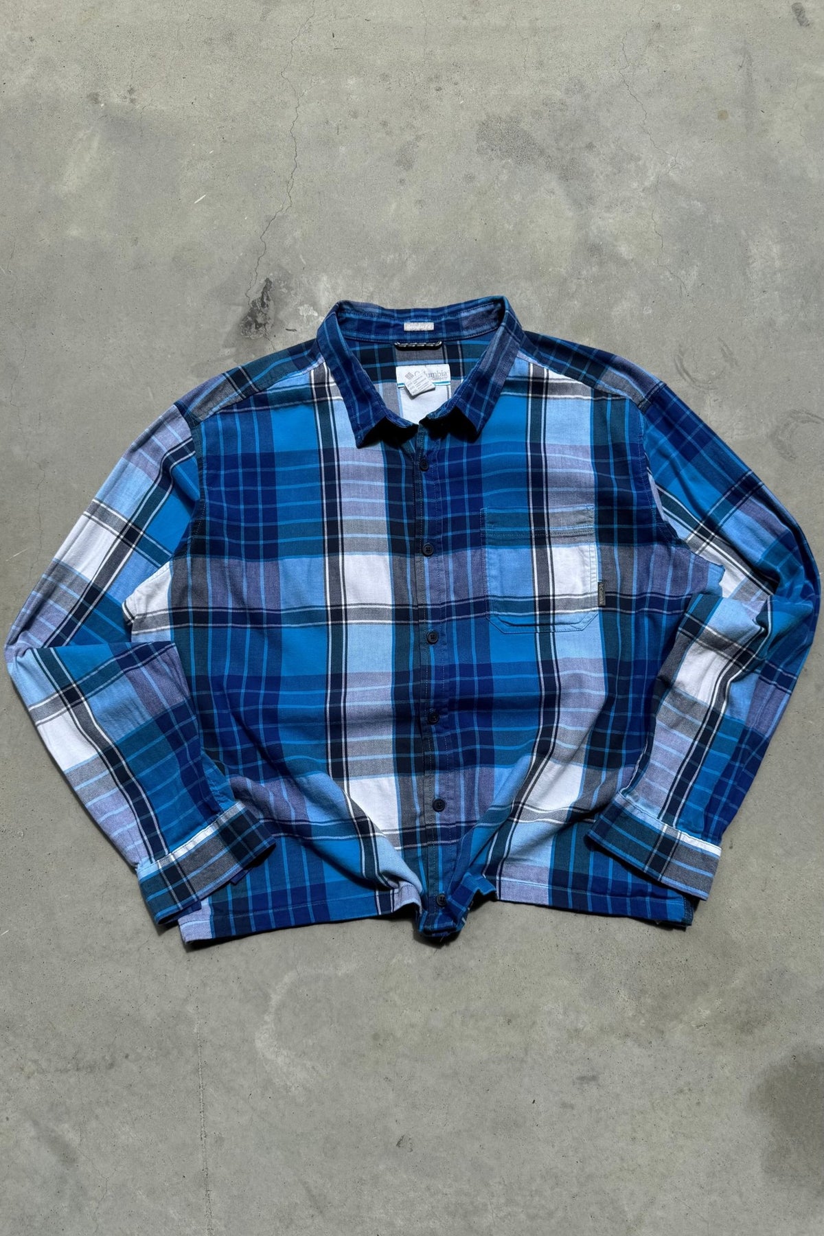 Columbia Blue Cropped Long Sleeve Button Up — 2000s (XL) - Retrospective Store