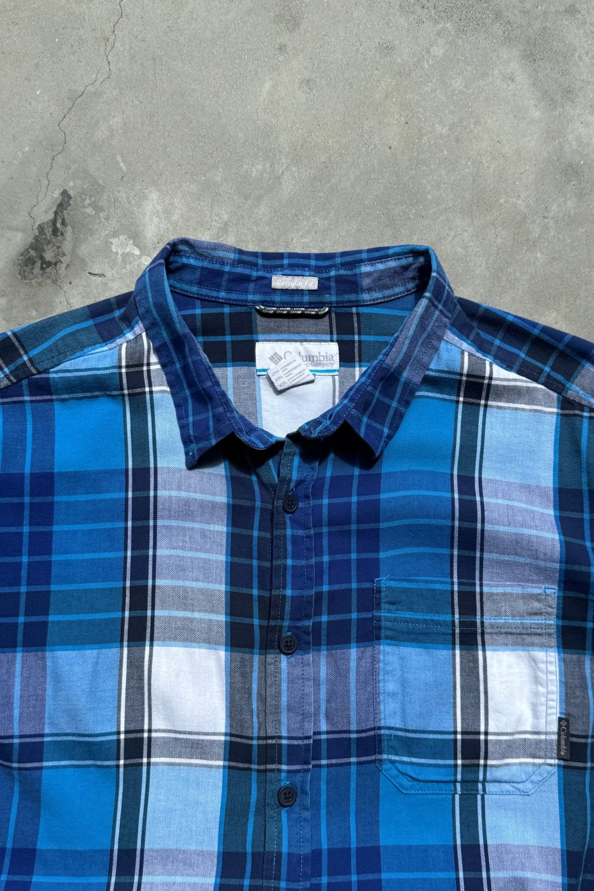 Columbia Blue Cropped Long Sleeve Button Up — 2000s (XL) - Retrospective Store