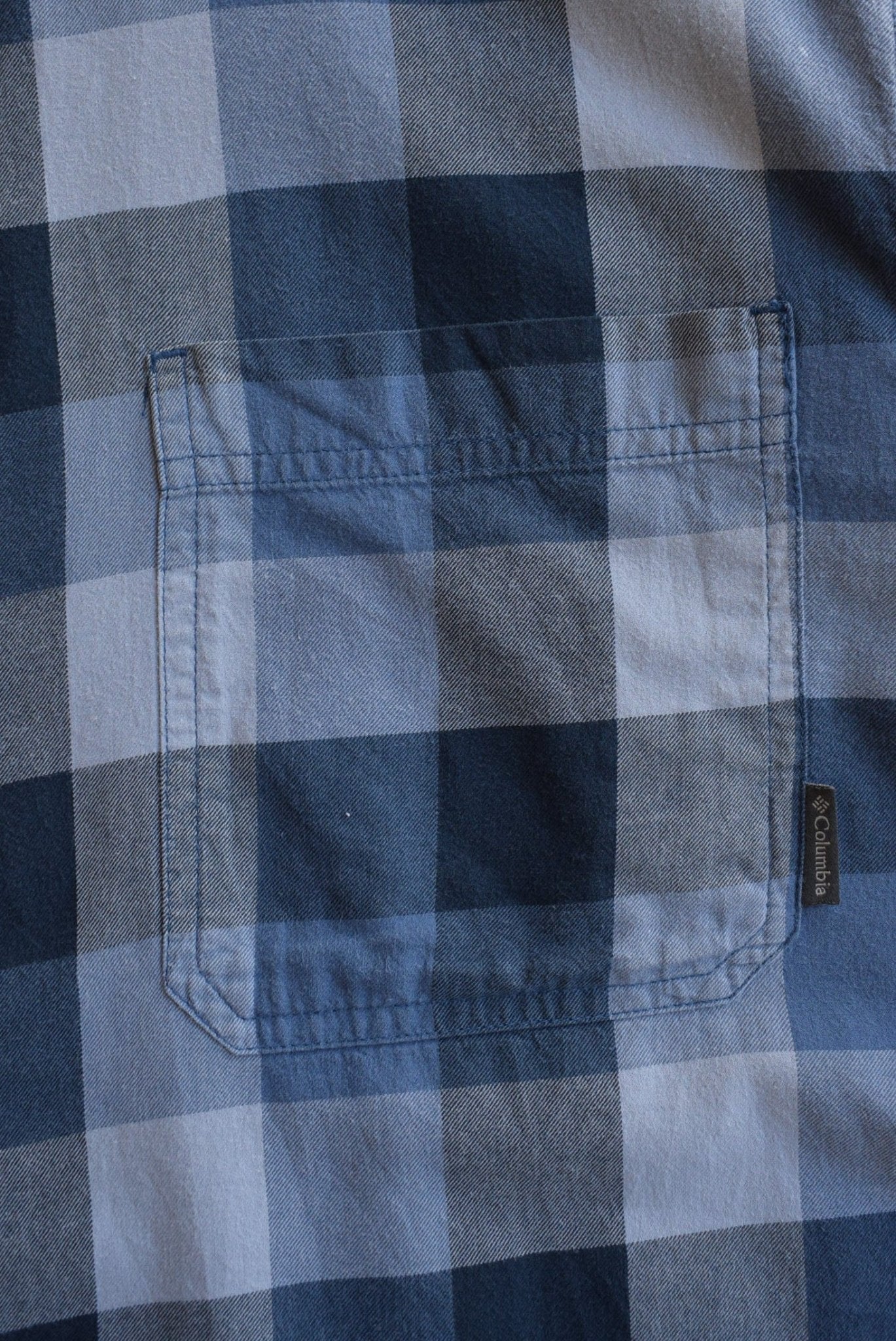 Columbia Cropped Button Up — 2000s (L/XL) - Retrospective Store