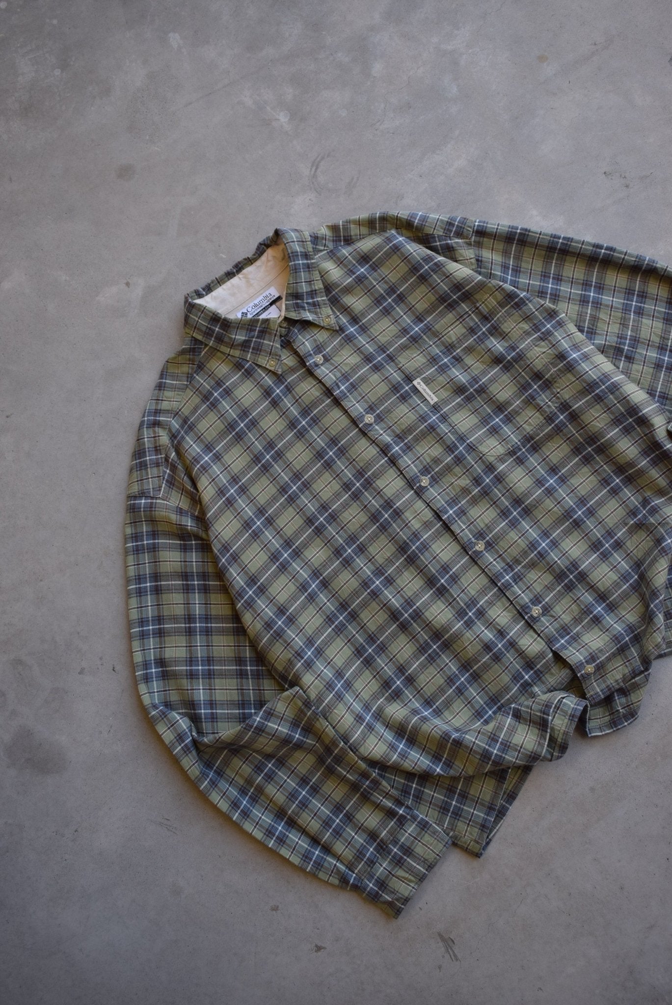 Columbia Cropped Long Sleeve Button Up — 2000s (XXL) - Retrospective Store