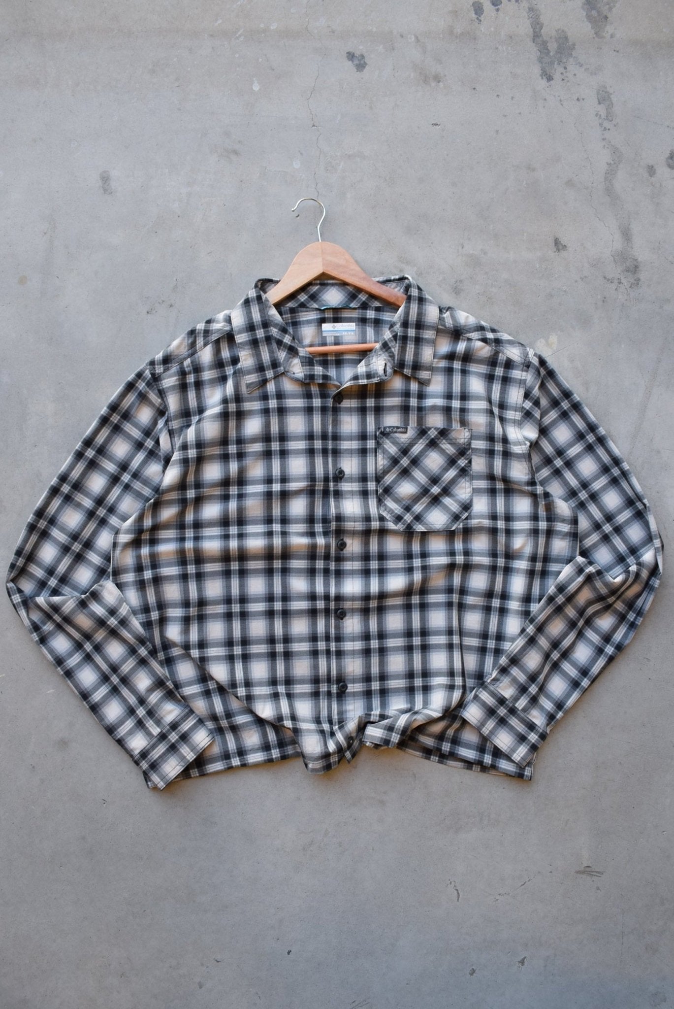 Columbia Grey Cropped Long Sleeve Button Up — 2000s (XL) - Retrospective Store