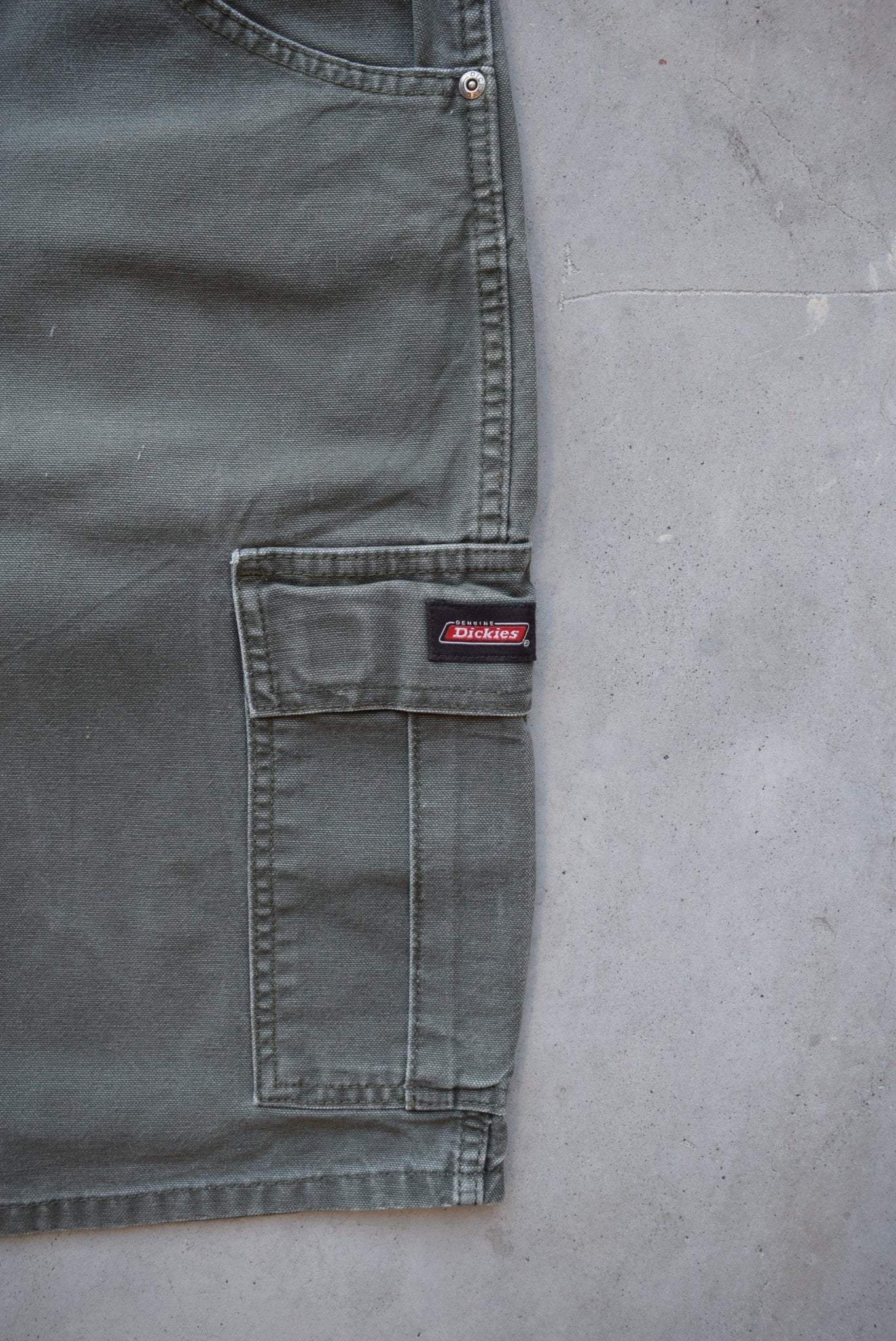 Dickies Green Carpenter Shorts — 2000s (32) - Retrospective Store