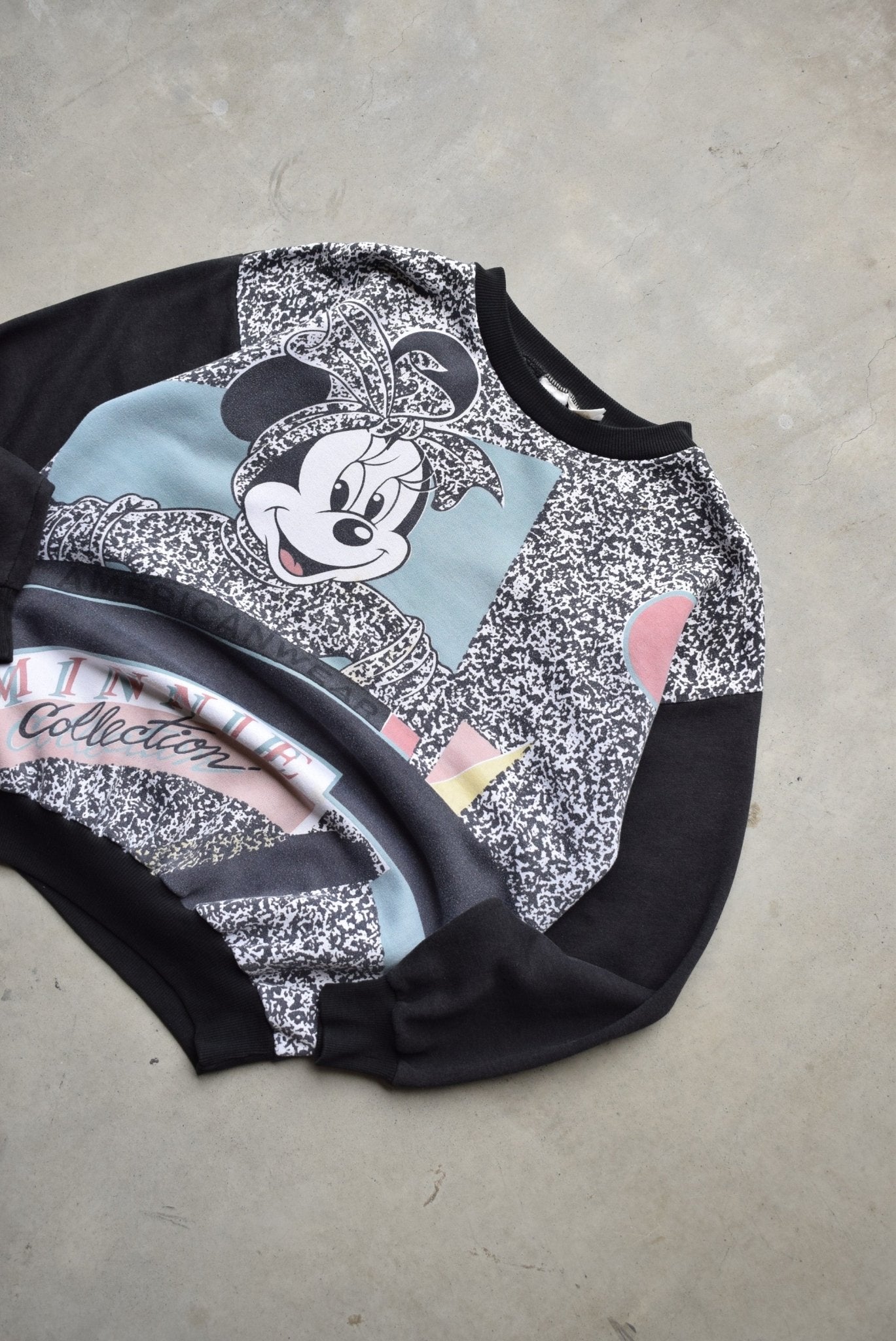 Disney Minnie Mouse White & Black Graphic Crewneck — 1990s (M/L) - Retrospective Store