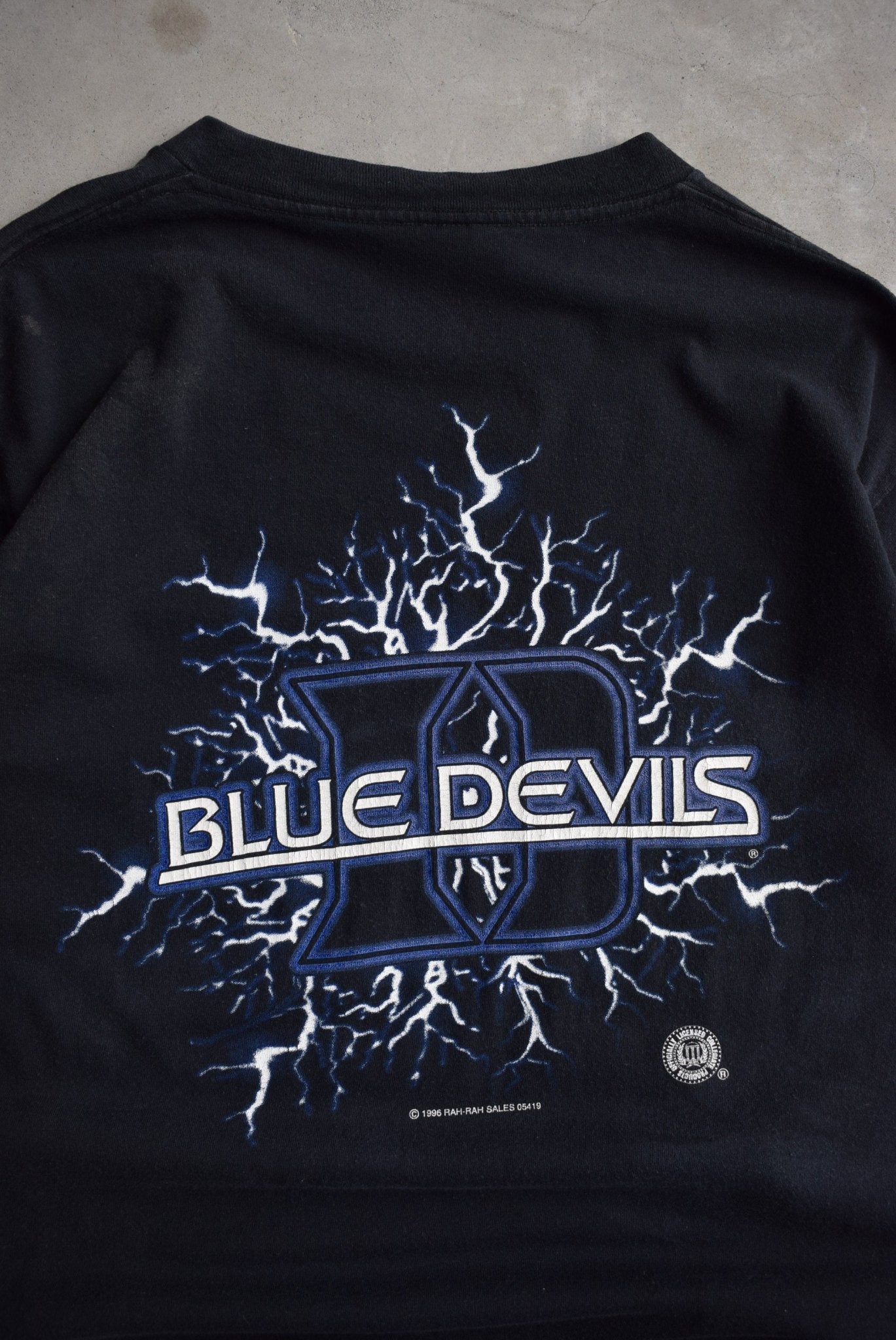 Duke University Blue Devils Black Graphic Tee — 1996 (L) - Retrospective Store