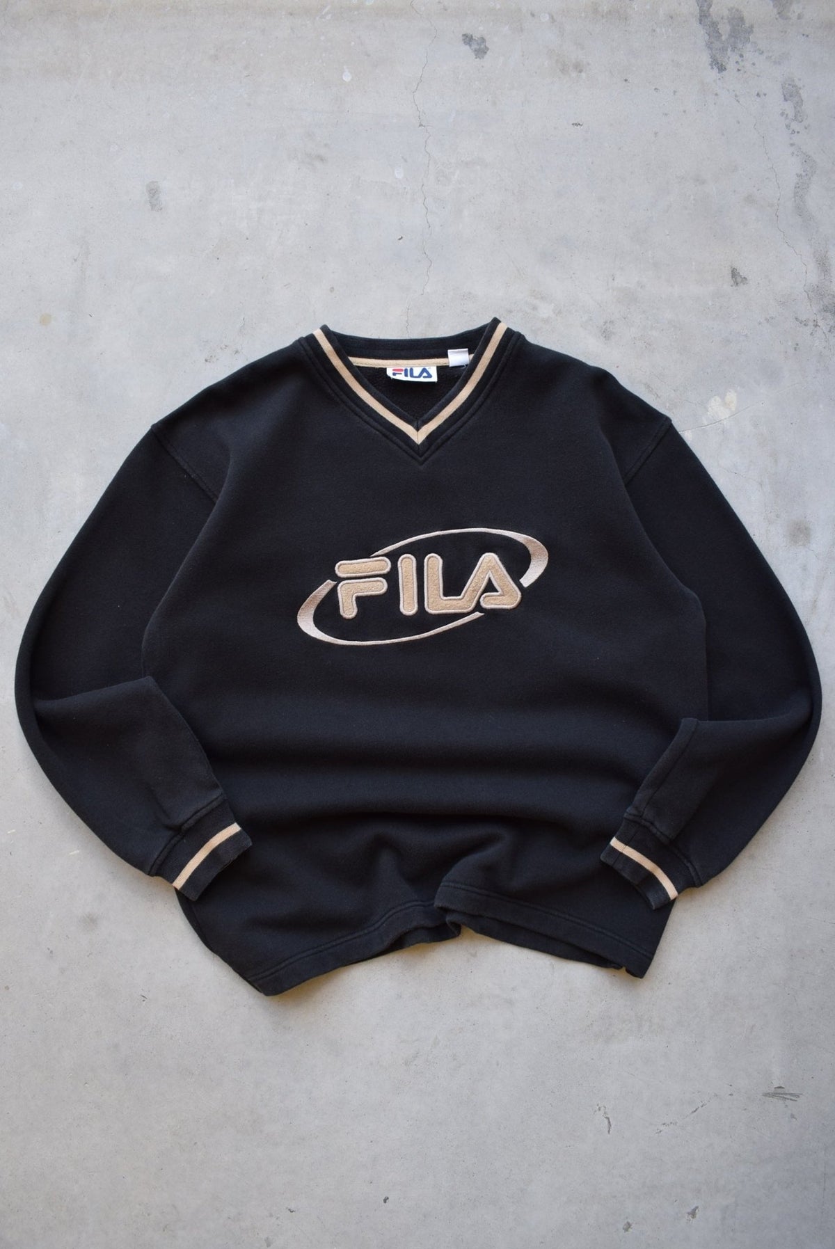 Fila Black & Tan Embroidered Spellout Crewneck — 1990s (L) - Retrospective Store