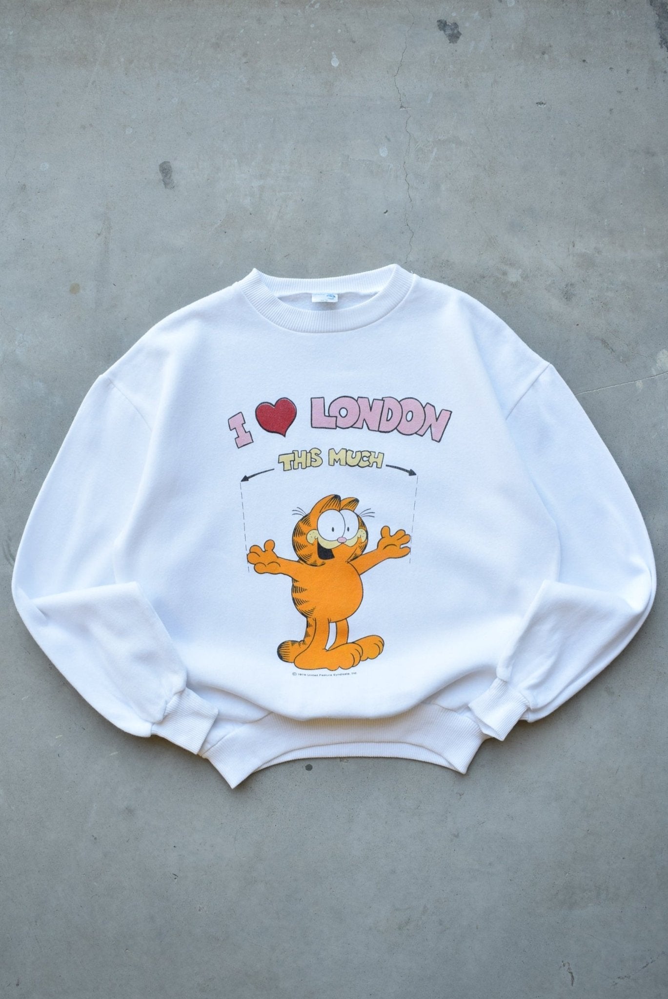 Garfield 'I Love London' White Graphic Crewneck — 1990s (S) - Retrospective Store