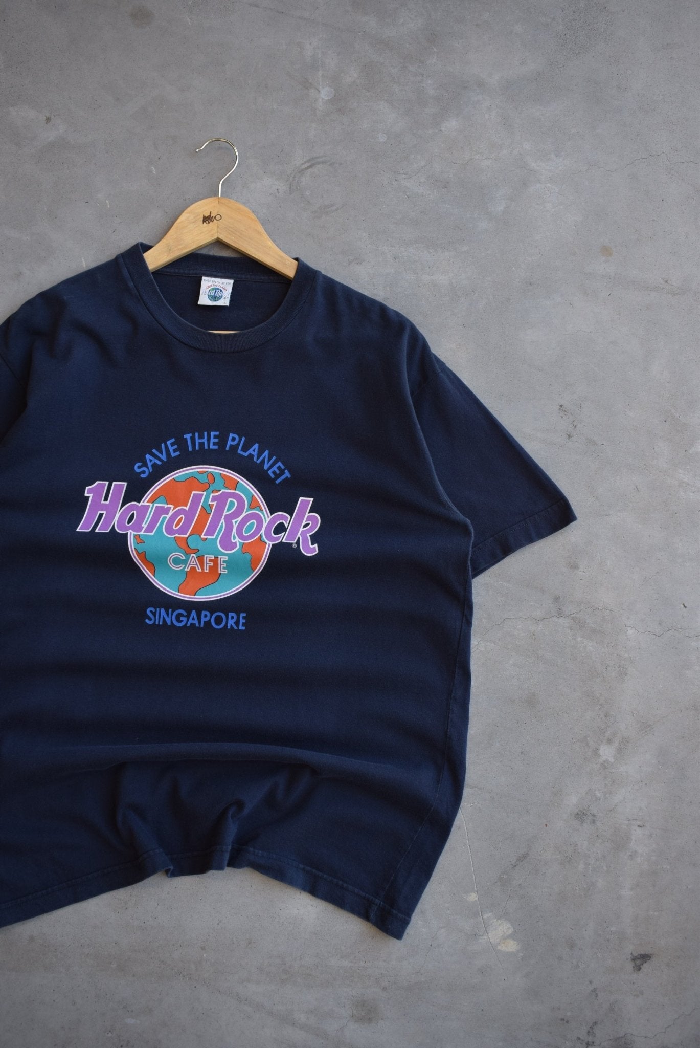 Hard Rock Cafe 'Save The Planet' Tee — 2000s (M/L) - Retrospective Store