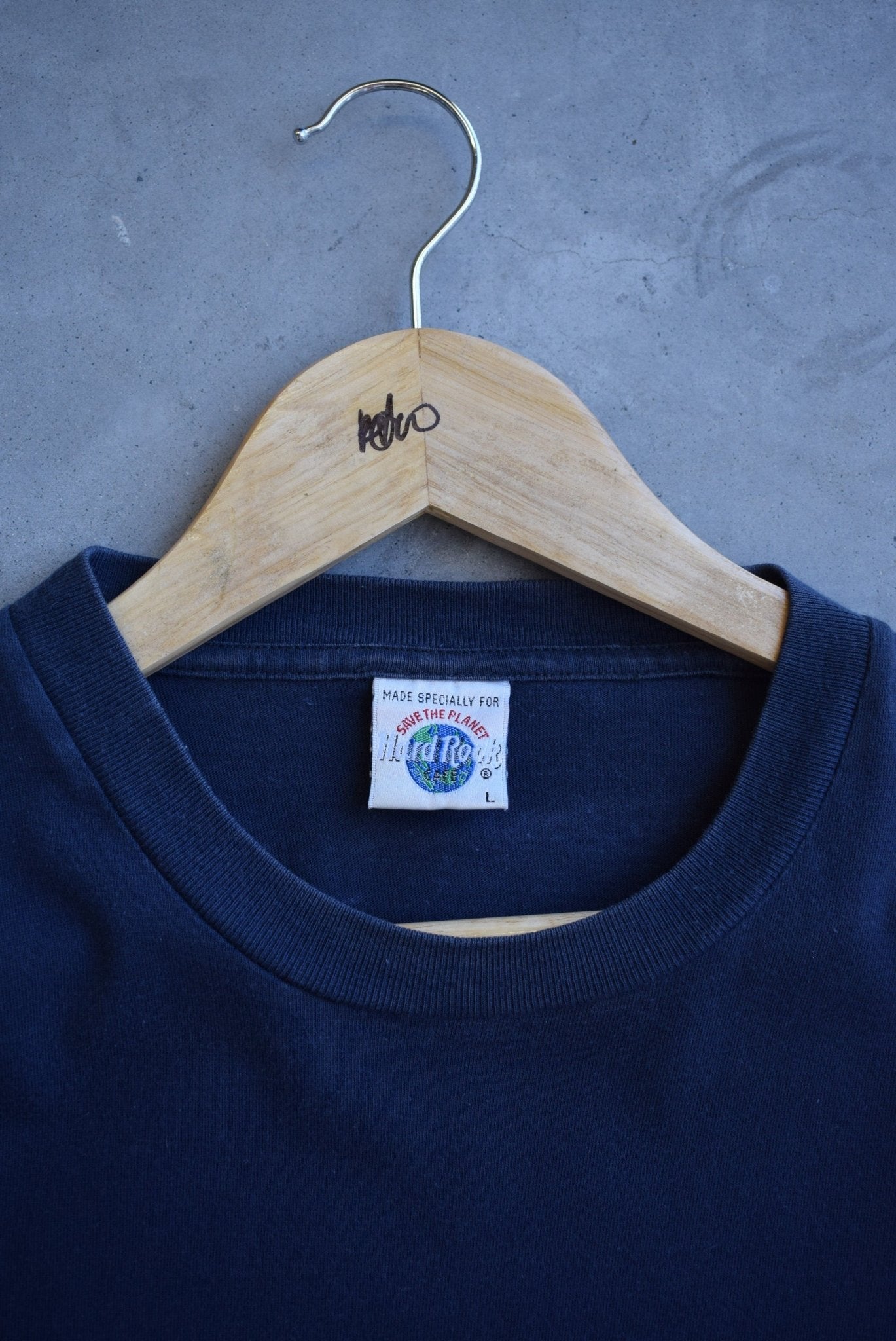 Hard Rock Cafe 'Save The Planet' Tee — 2000s (M/L) - Retrospective Store