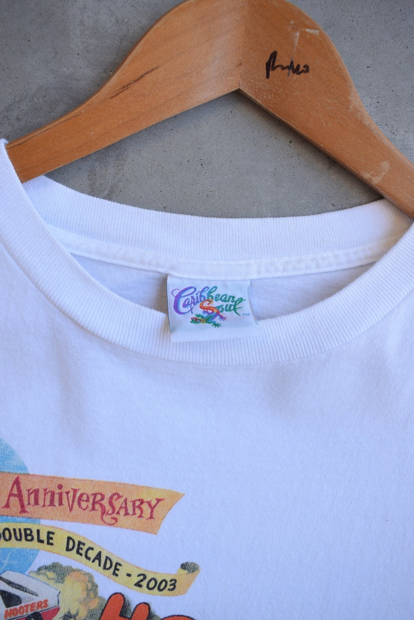 Hooters 20th Anniversary Tee — 2003 (XXL) - Retrospective Store