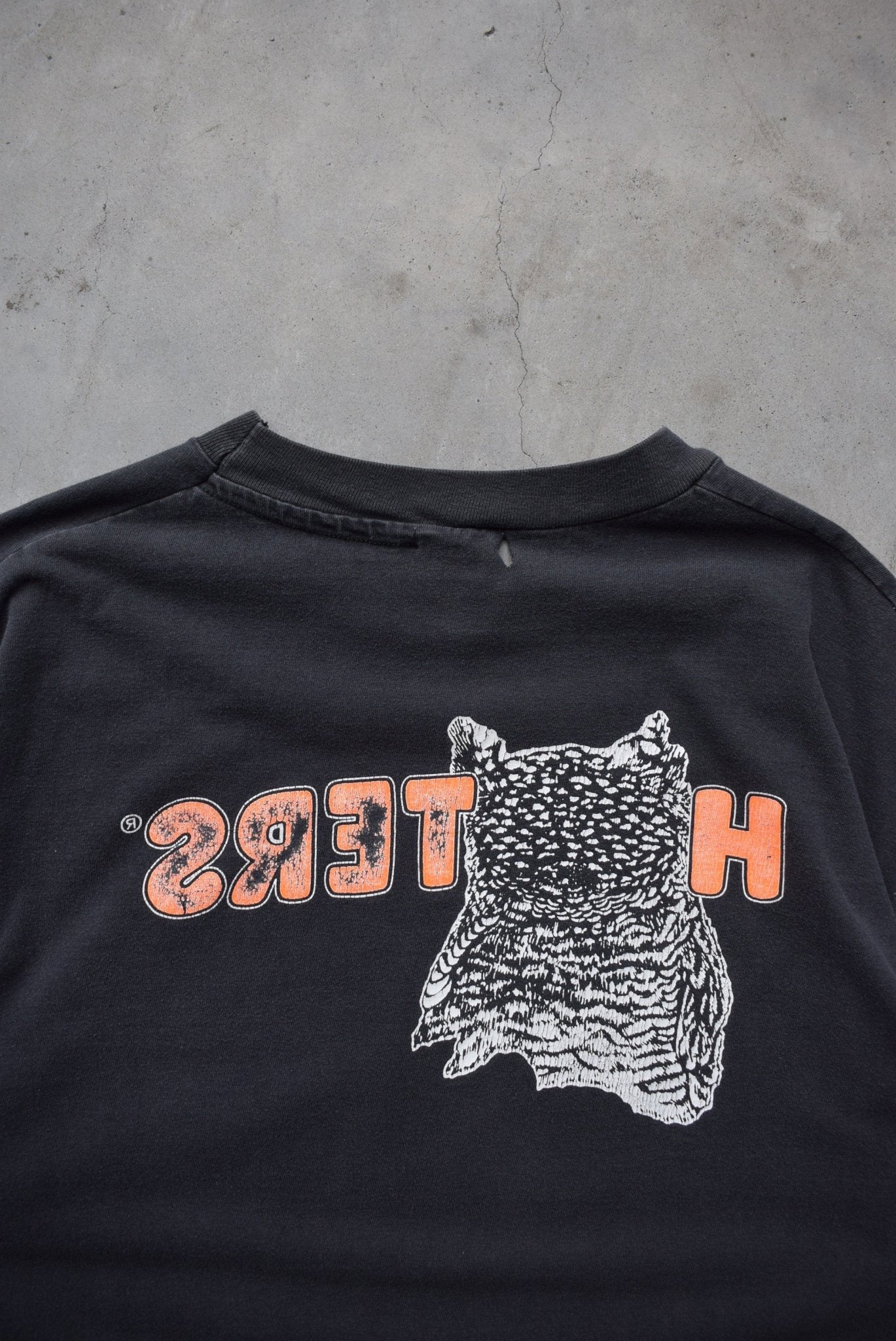 Hooters Las Vegas Black Graphic Tee — 1990s (L) - Retrospective Store
