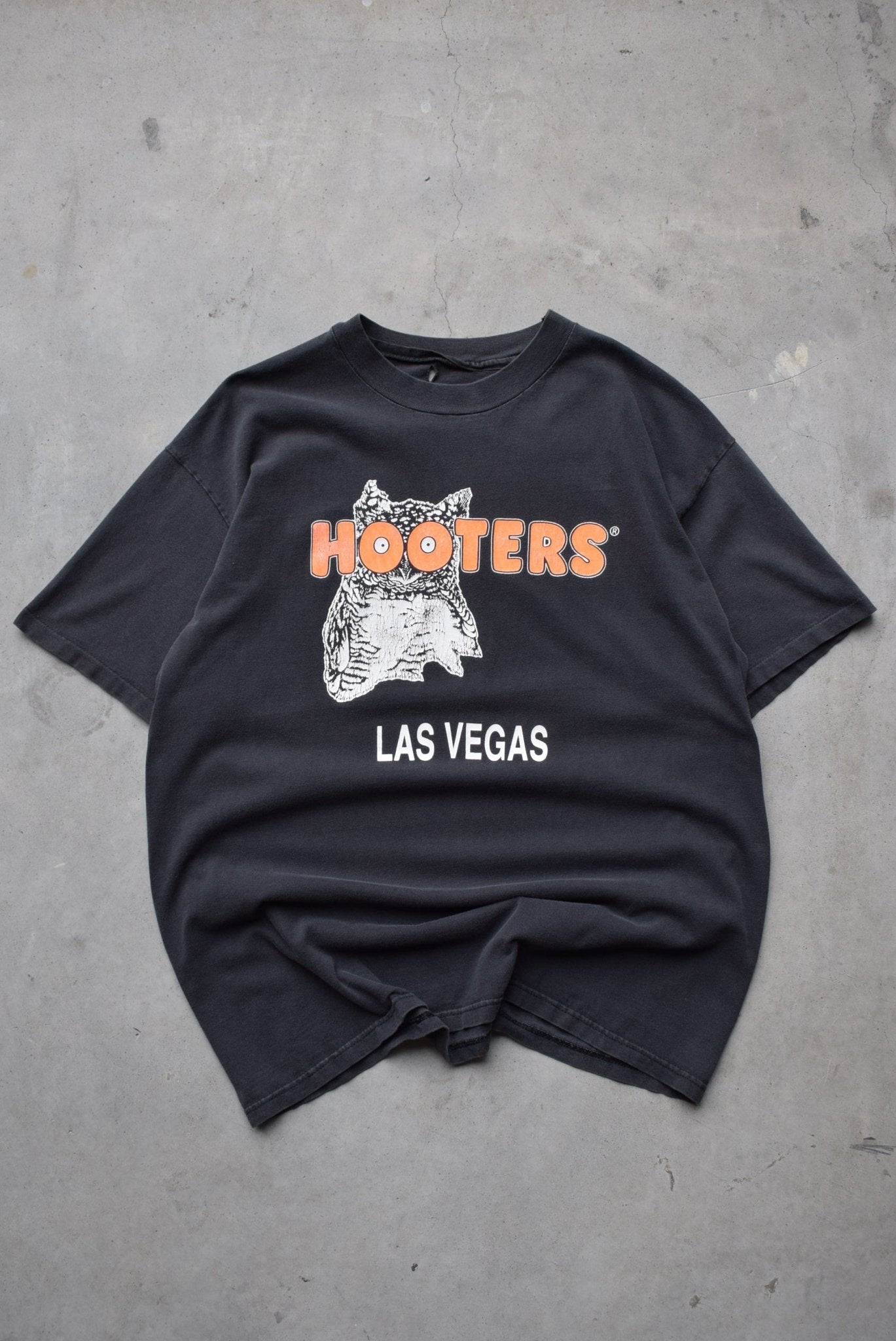 Hooters Las Vegas Black Graphic Tee — 1990s (L) - Retrospective Store