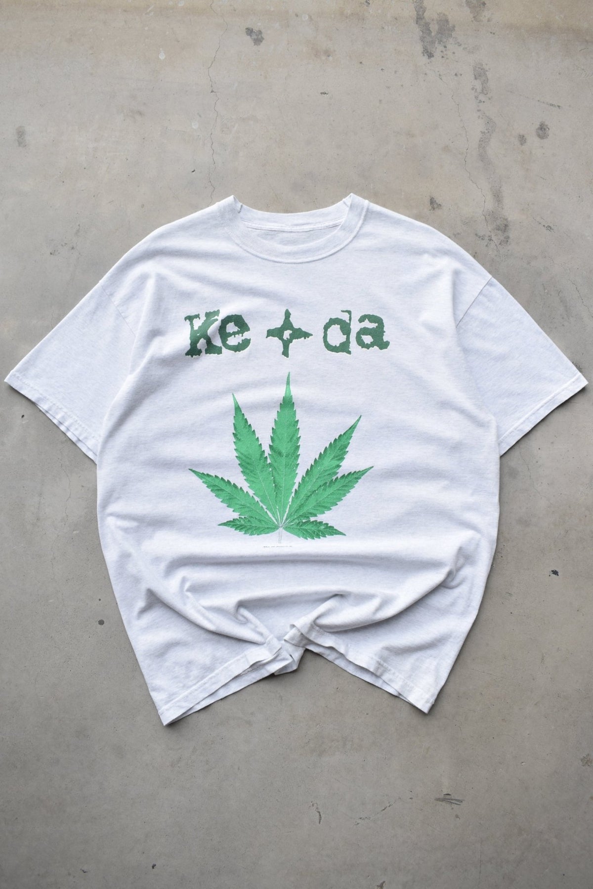 Ke + Da Marijuana Grey Graphic Tee — 1990s (XL) - Retrospective Store
