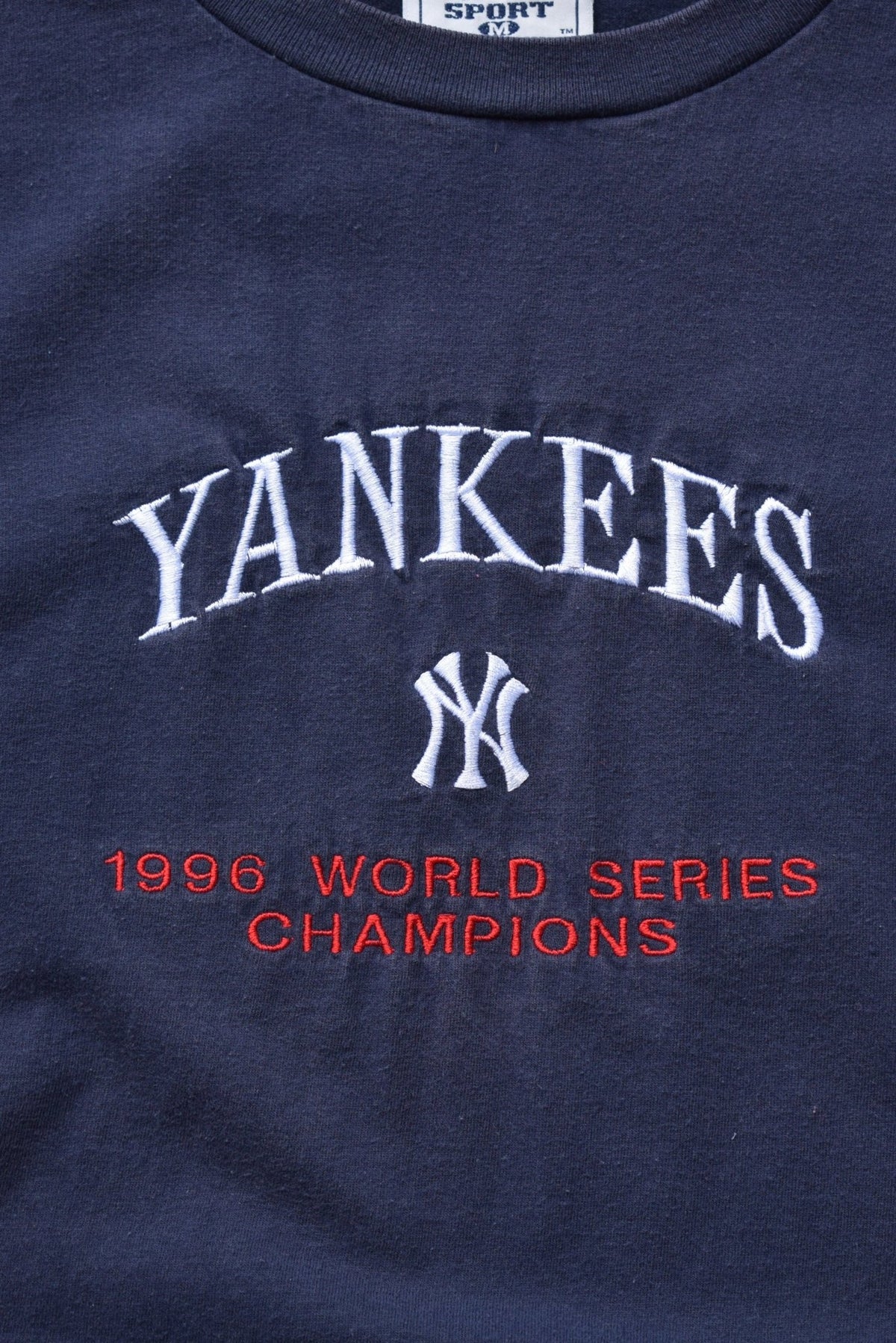 LEE Sport x MLB New York Yankees World Series Champions Navy Embroidered Tee — 1996 (M/L) - Retrospective Store