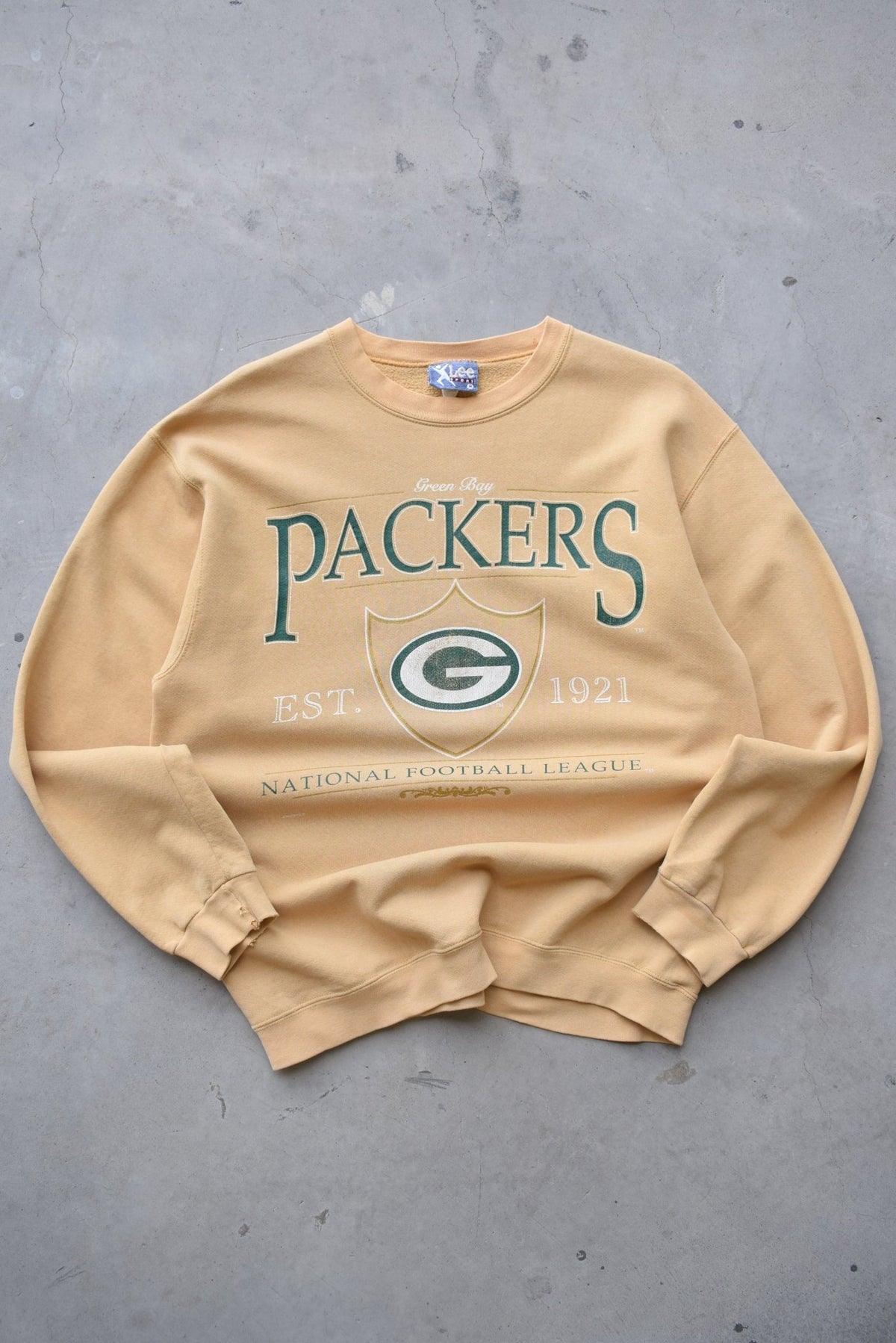 LEE Sports x NFL Green Bay Packers Faded-Yellow Graphic Crewneck — 1998 (M) - Retrospective Store