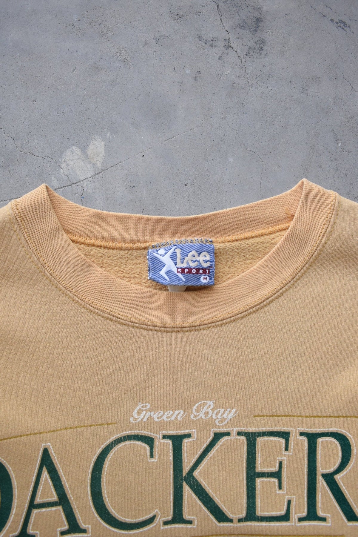 LEE Sports x NFL Green Bay Packers Faded-Yellow Graphic Crewneck — 1998 (M) - Retrospective Store