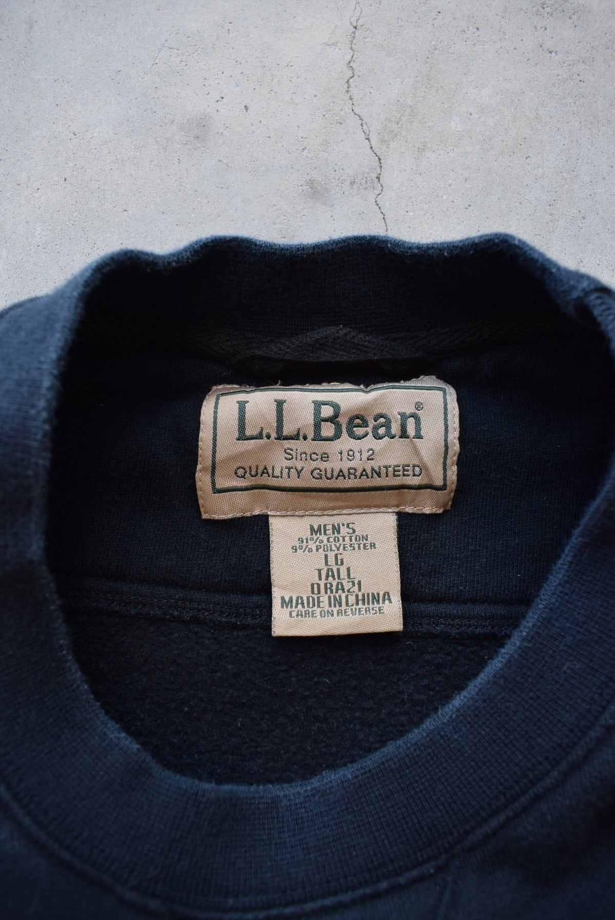 L.L. Bean Black Embroidered Spellout Crewneck — 1990s (XL) - Retrospective Store