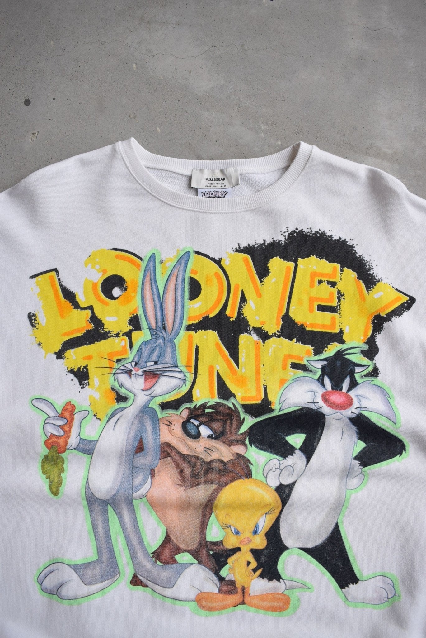 Looney Tunes White Graphic Crewneck — 2000s (M) - Retrospective Store