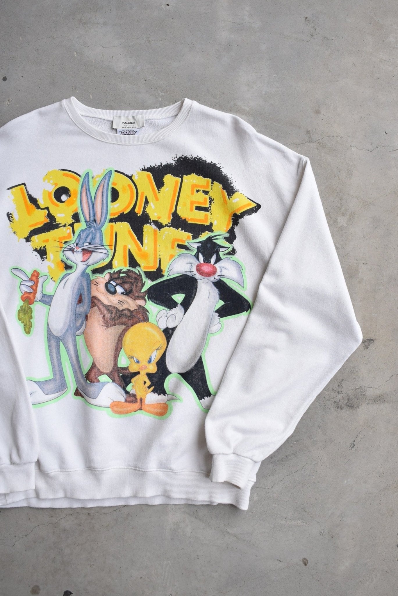 Looney Tunes White Graphic Crewneck — 2000s (M) - Retrospective Store
