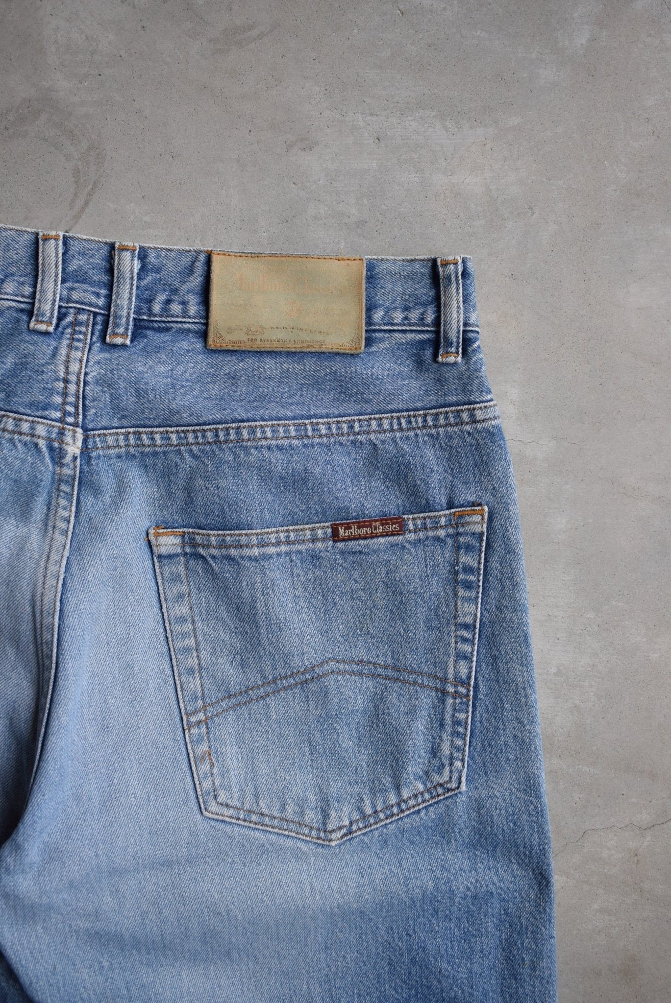 Marlboro Classic Jeans — 2000s (32) - Retrospective Store
