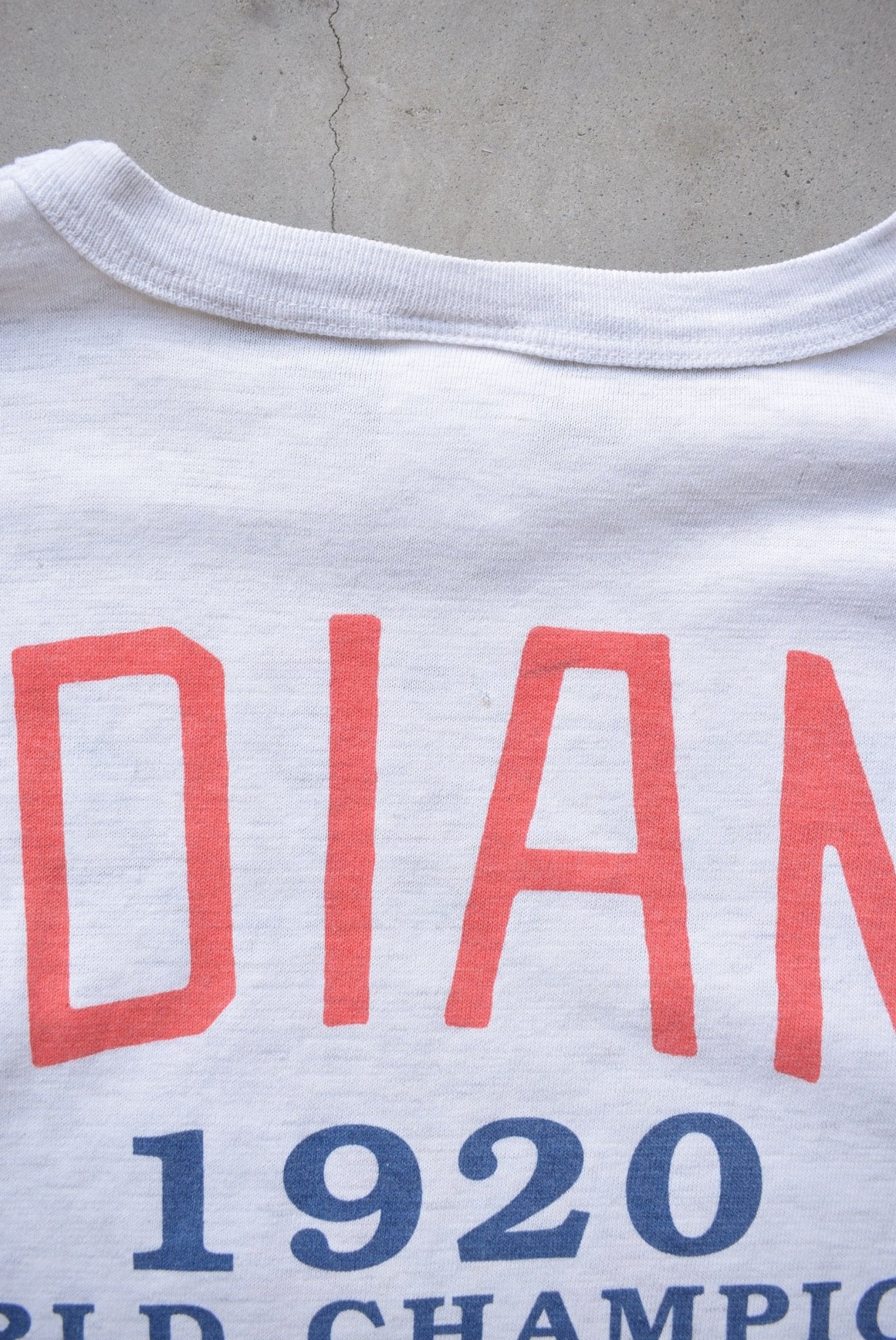 MLB Cleveland Indians World Series Champions Grey Graphic Tee — 1991 (M/L) - Retrospective Store