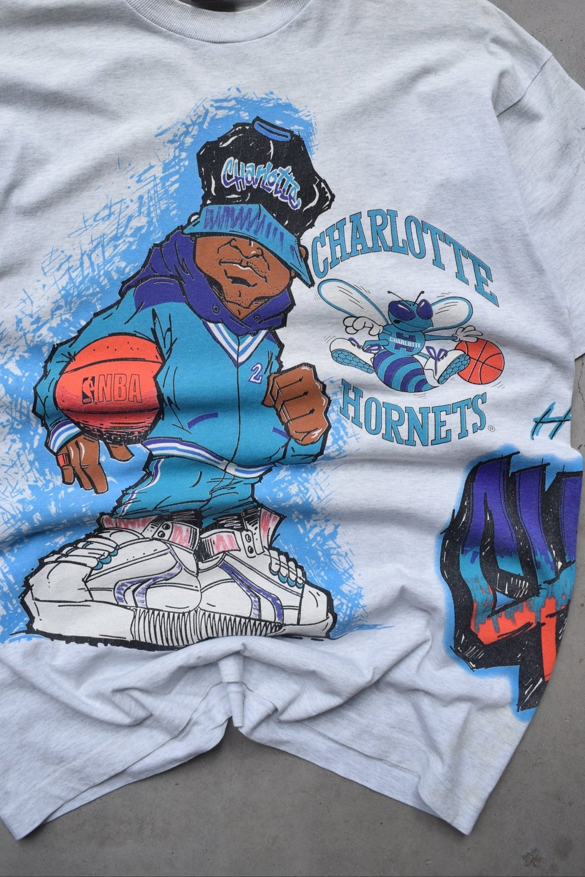NBA Charlotte Hornets Grey Graphic Tee — 1990s (XL/XXL) - Retrospective Store