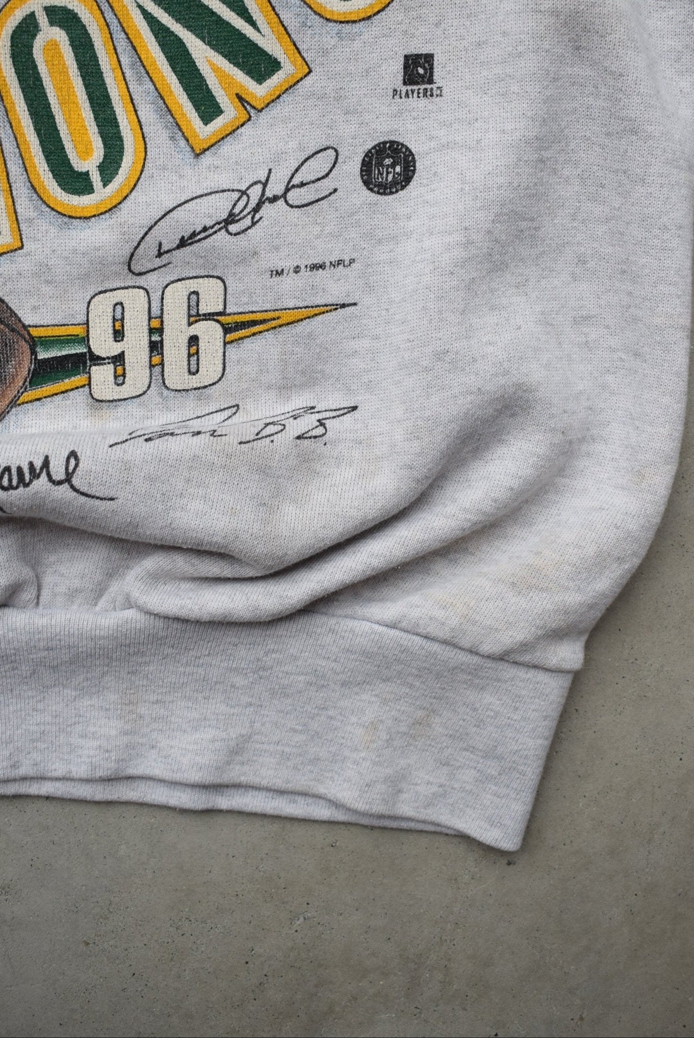 NFL Green Bay Packers Champions Grey Graphic Crewneck — 1996 (S/M) - Retrospective Store
