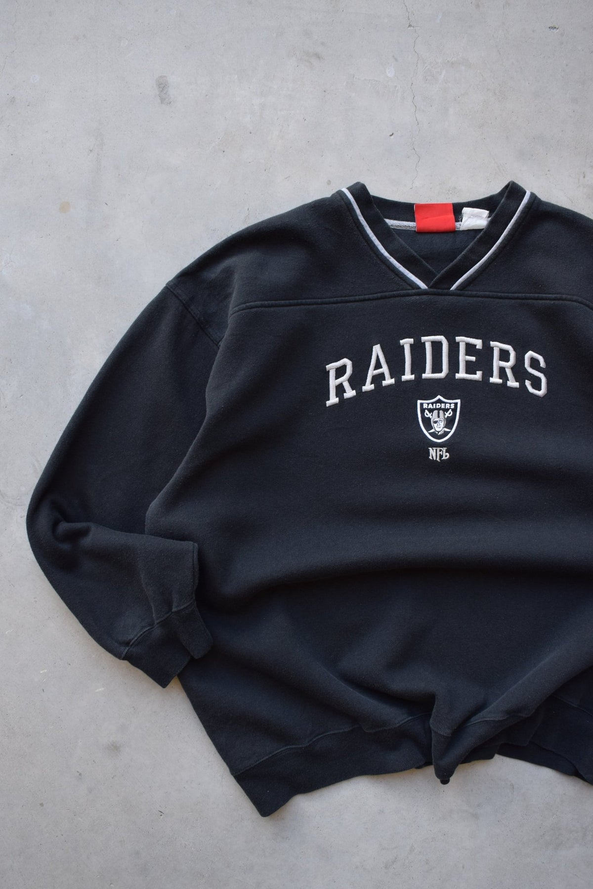 NFL Oakland Raiders Black Embroidered Spellout Crewneck — 2000s (XL/XXL) - Retrospective Store