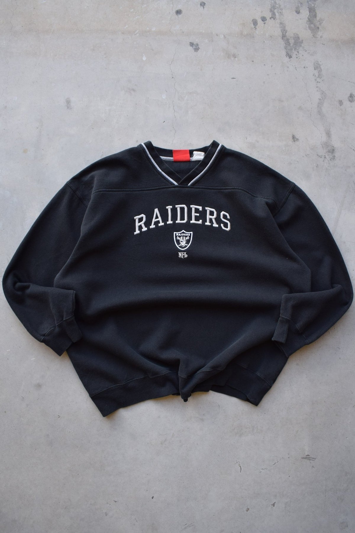 NFL Oakland Raiders Black Embroidered Spellout Crewneck — 2000s (XL/XXL) - Retrospective Store