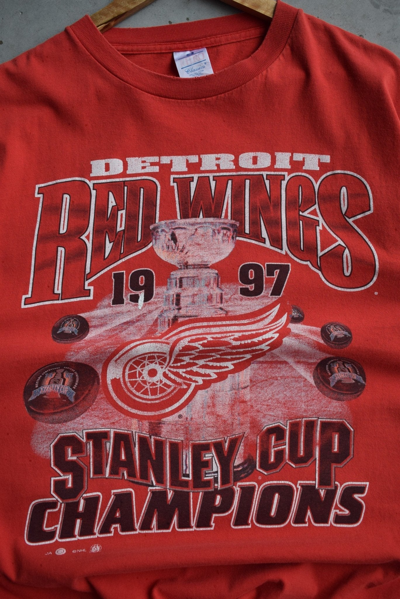 NHL Detroit Red Wings Champions Tee — 1997 (L) - Retrospective Store