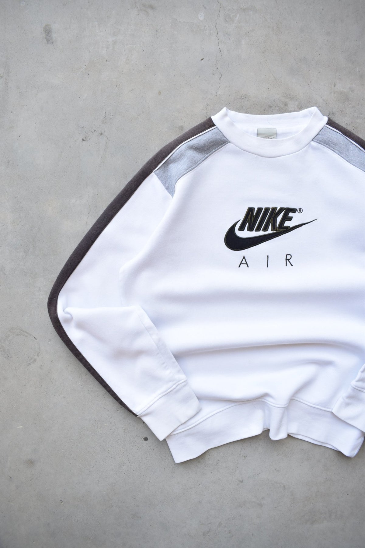Nike Air White Embroidered Spellout Crewneck — 2000s (S) - Retrospective Store