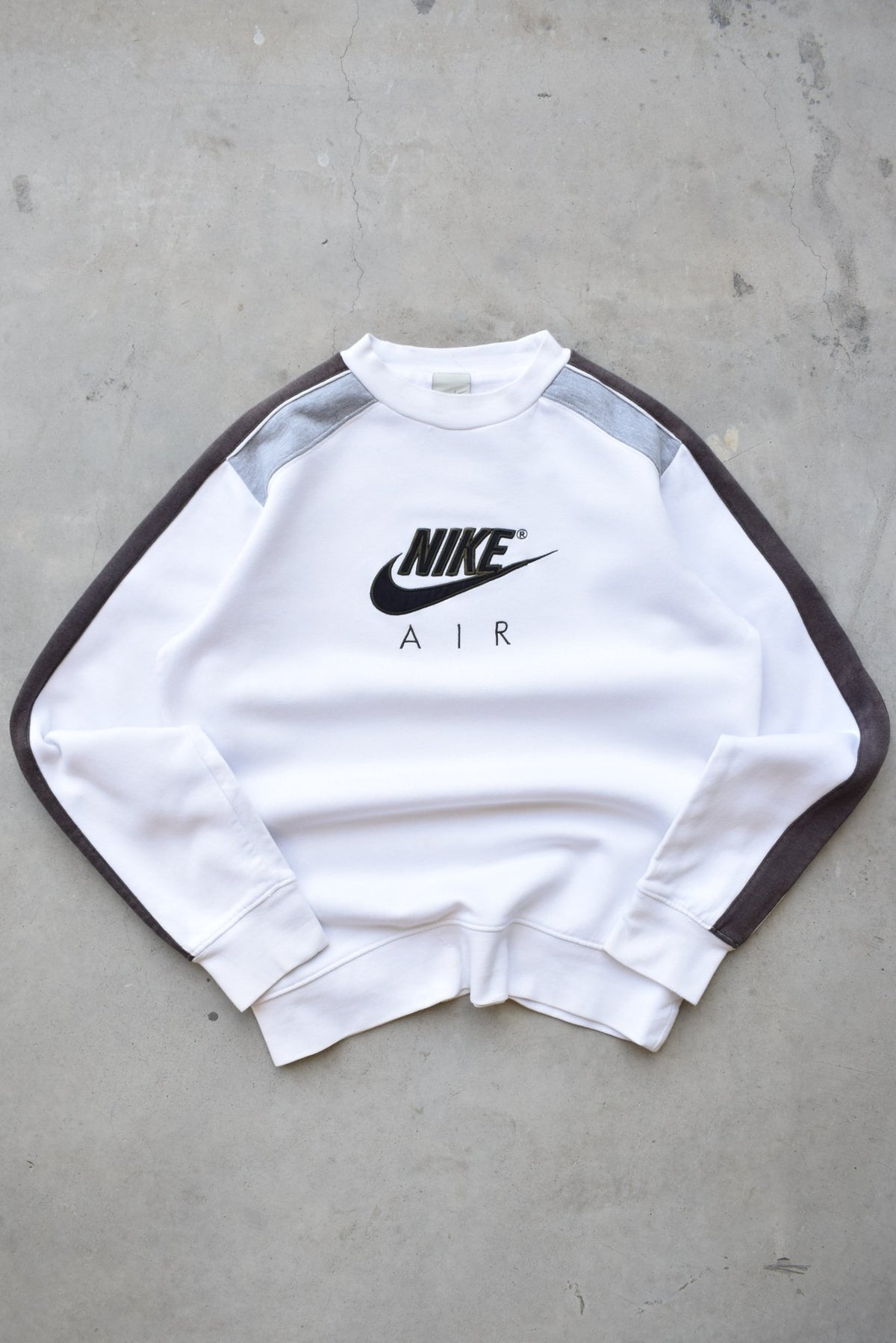 Nike Air White Embroidered Spellout Crewneck — 2000s (S) - Retrospective Store