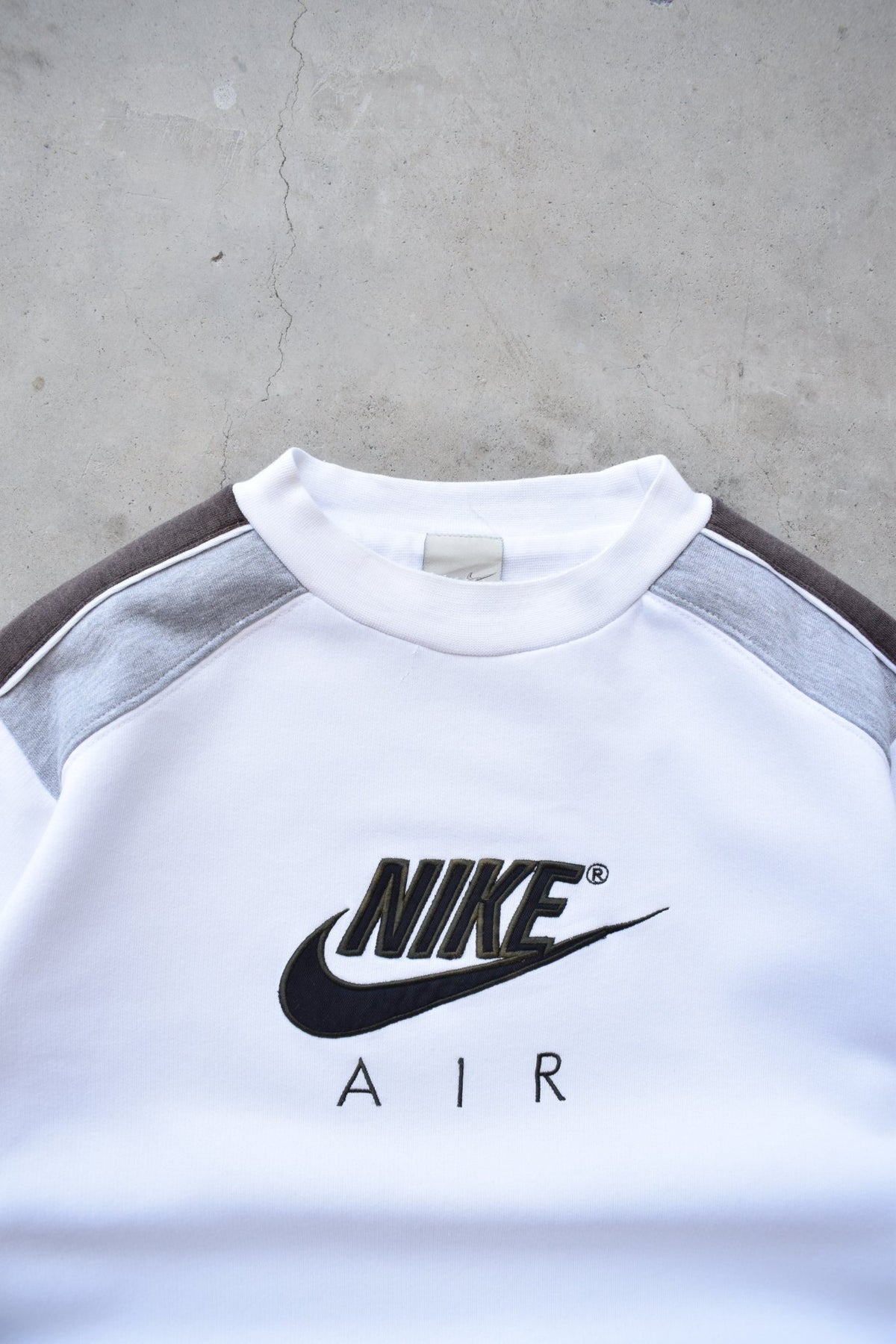 Nike Air White Embroidered Spellout Crewneck — 2000s (S) - Retrospective Store