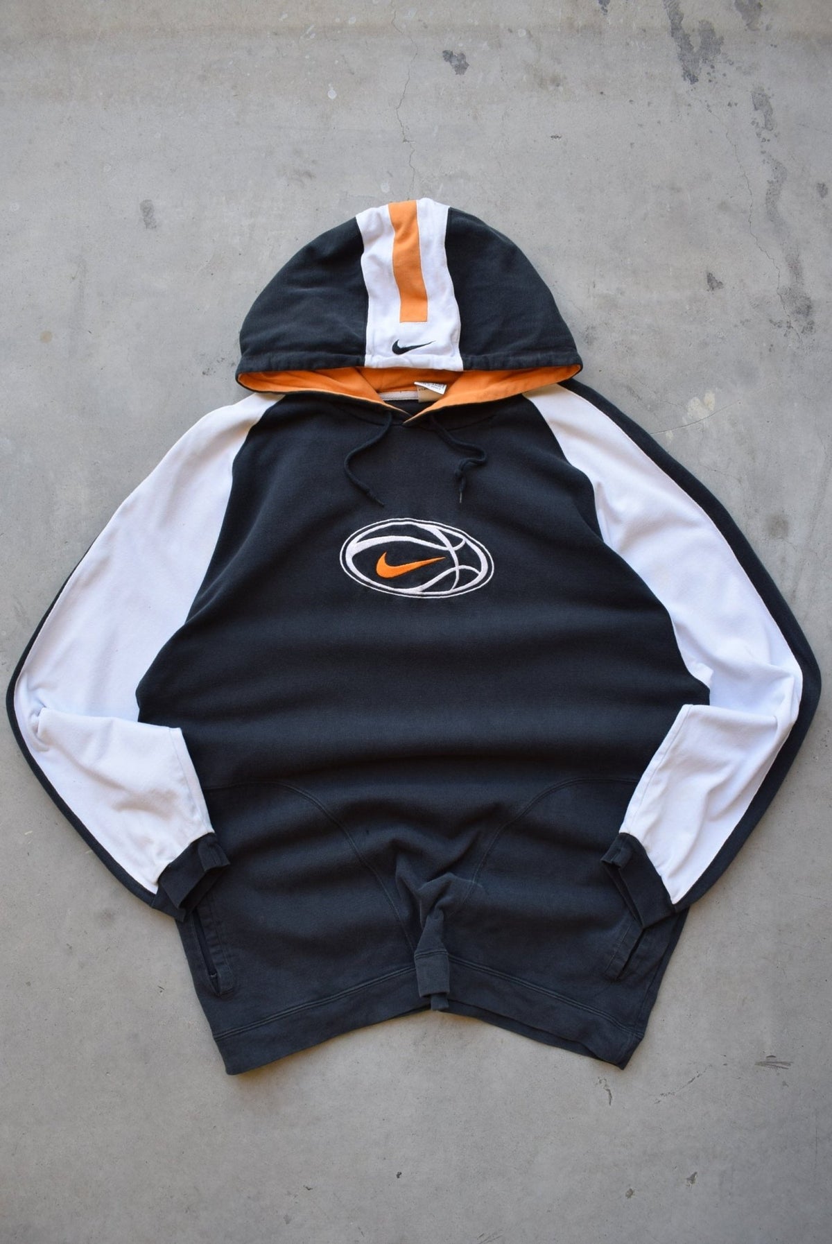 Nike Basketball Black & White Embroidered Spellout Hoodie — 1990s (XL) - Retrospective Store