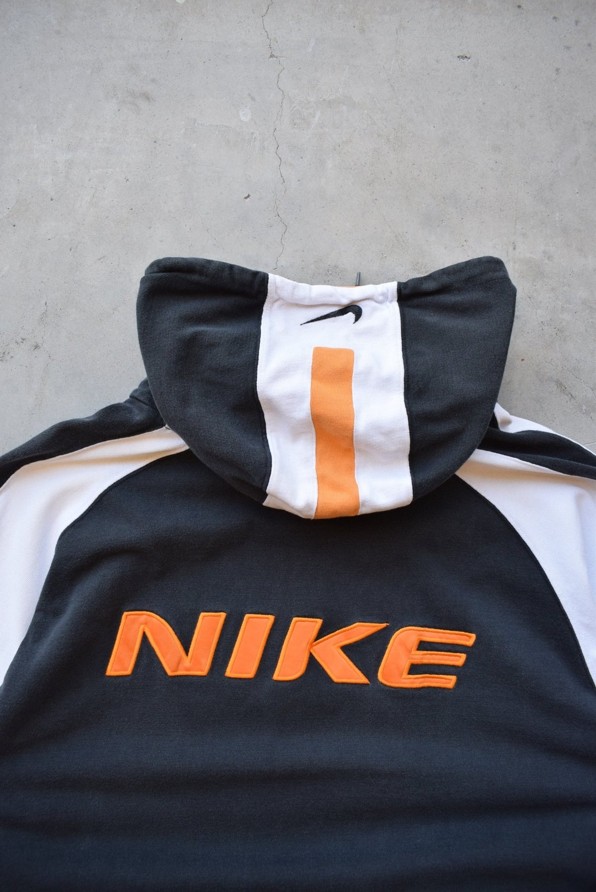 Nike Basketball Black & White Embroidered Spellout Hoodie — 1990s (XL) - Retrospective Store