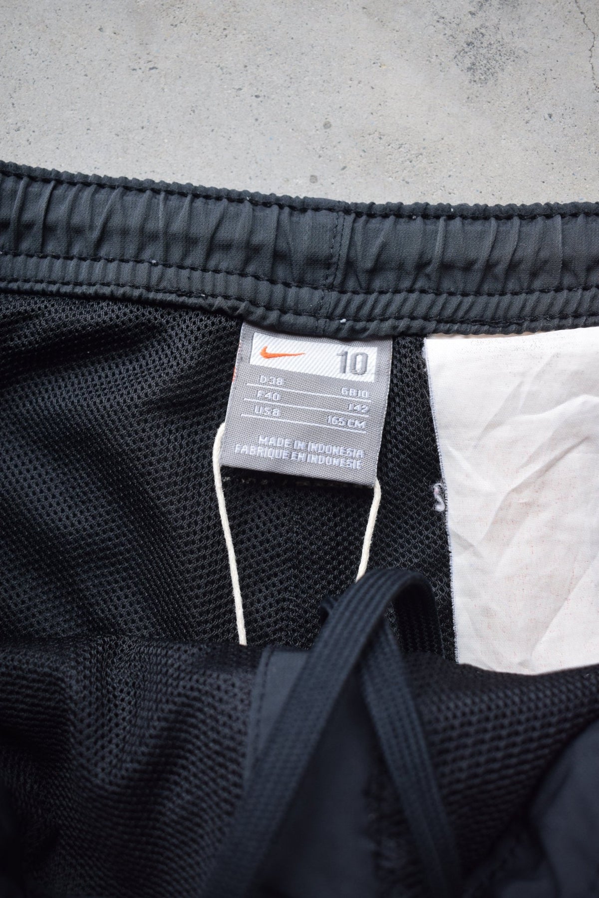 Nike Black Embroidered Swoosh 3/4 Track Pants — 2000s (Women's 10) - Retrospective Store