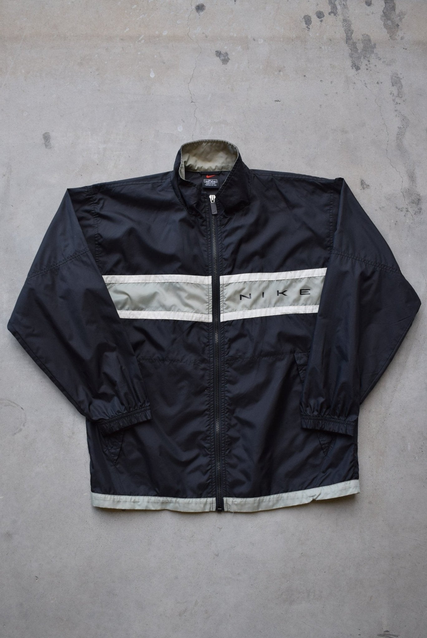 Nike Black & Grey Spellout Spray Jacket — 1990s (S) - Retrospective Store