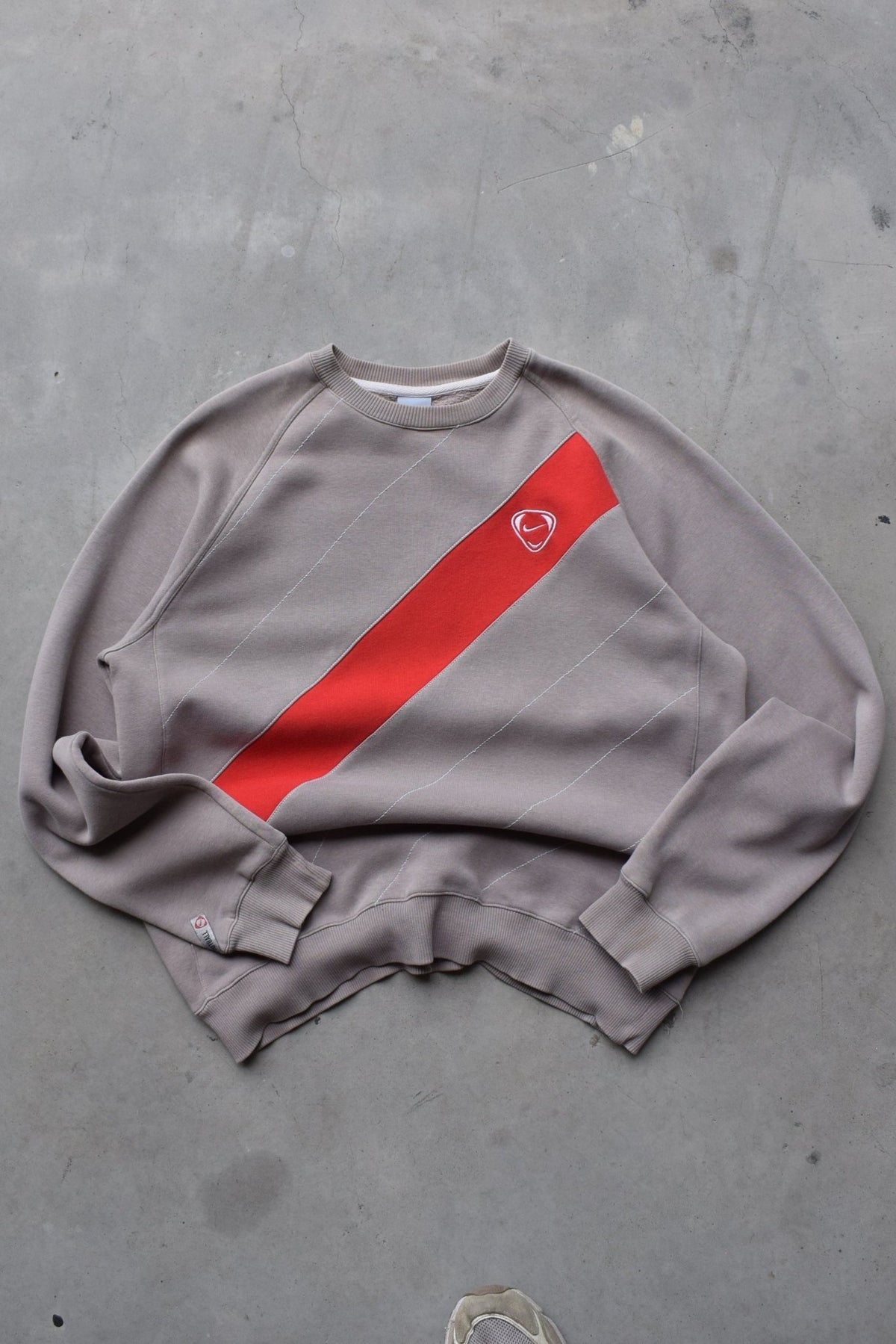 Nike Brown & Red Embroidered Swoosh Crewneck — 2000s (L) - Retrospective Store