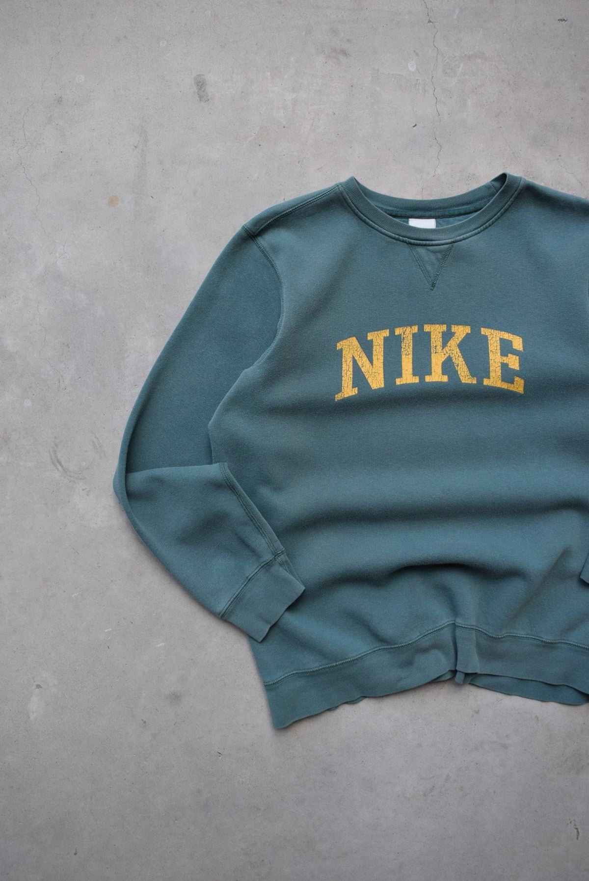 Nike Green Spellout Crewneck — 2000s (M) - Retrospective Store